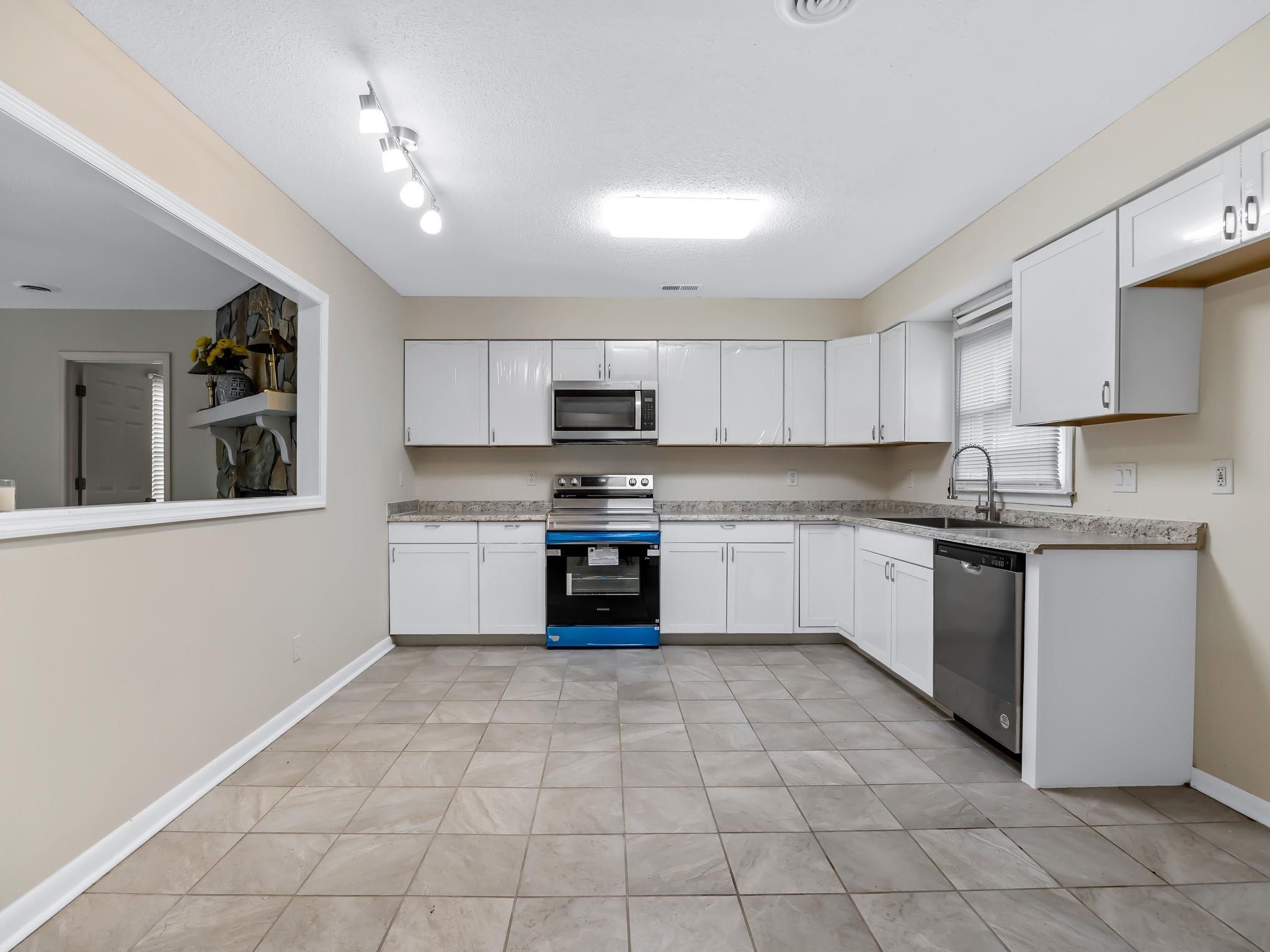 14 Sunridge Court Property Photo 10