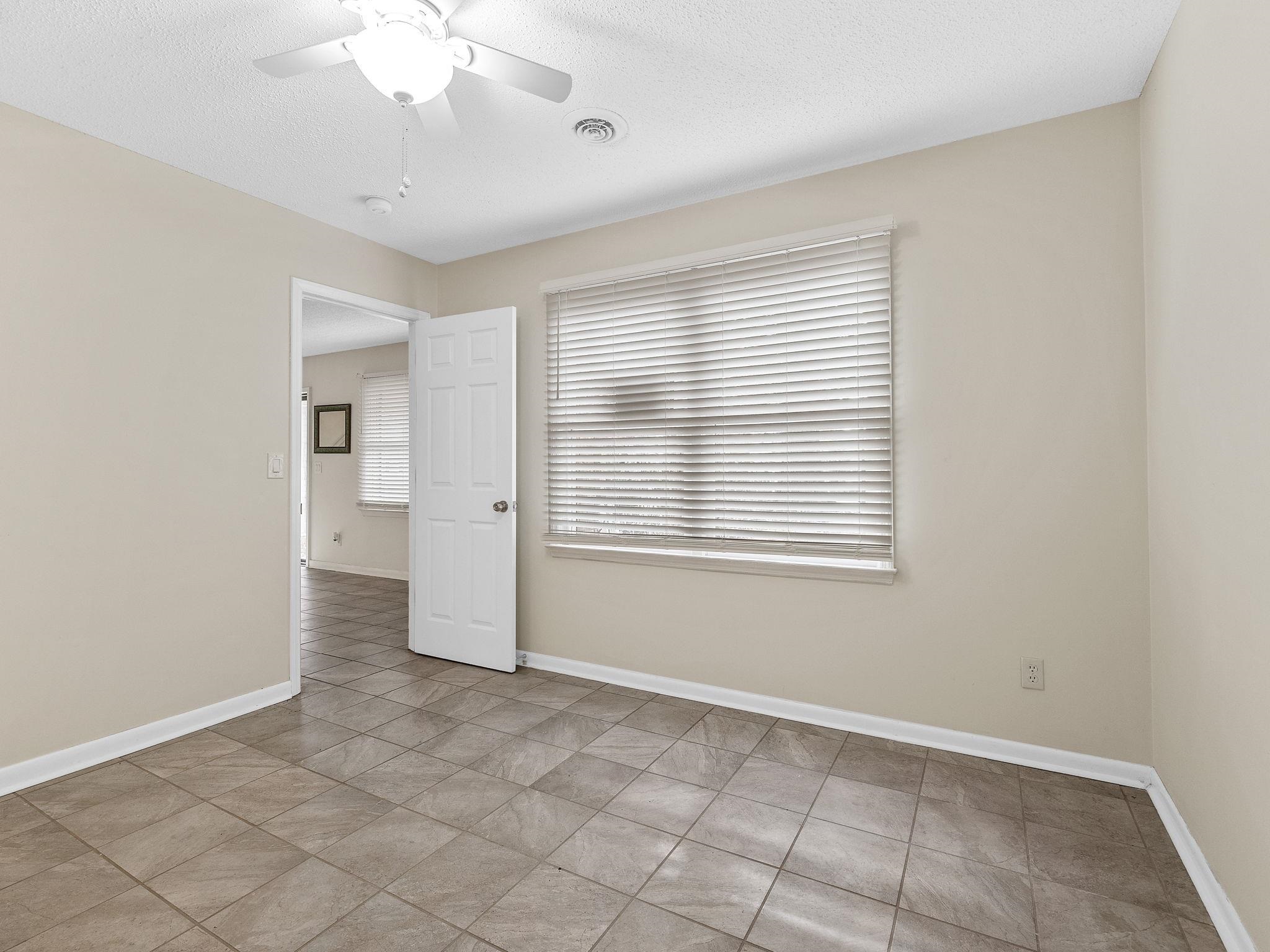 14 Sunridge Court Property Photo 16