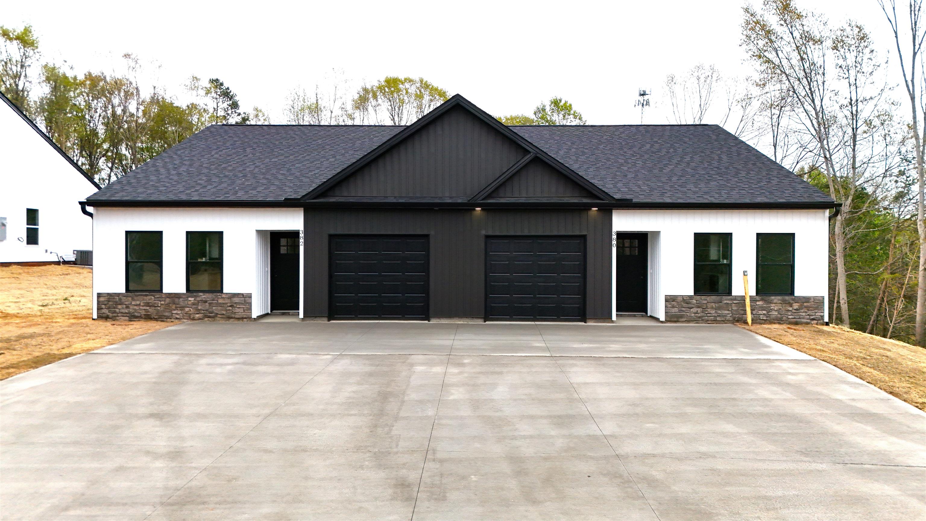 318912 Property Photo