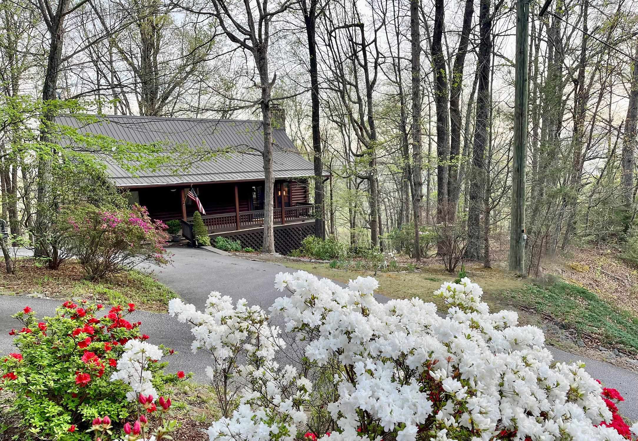 888 White Oak Mountain Road Property Photo