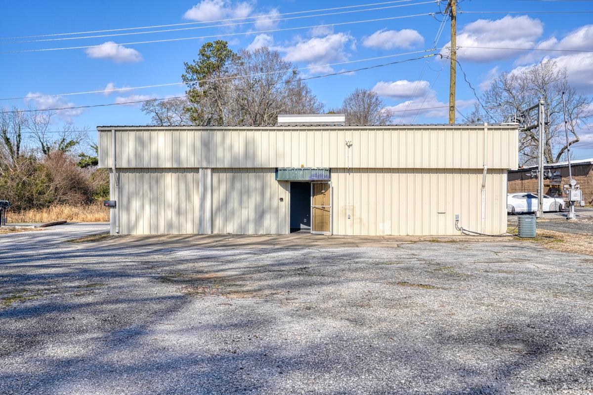 319366 Property Photo 1