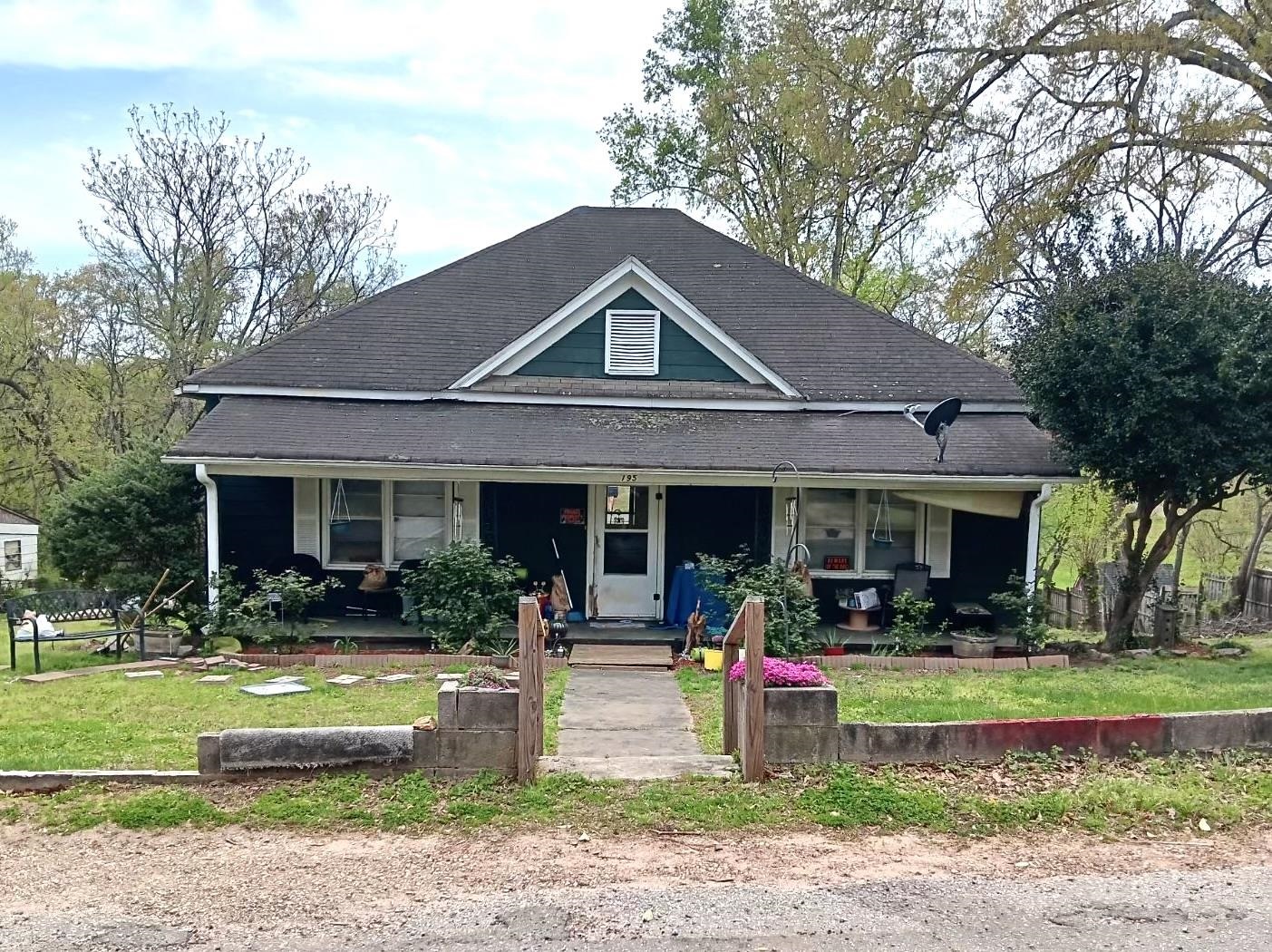 195 Main Street Property Photo