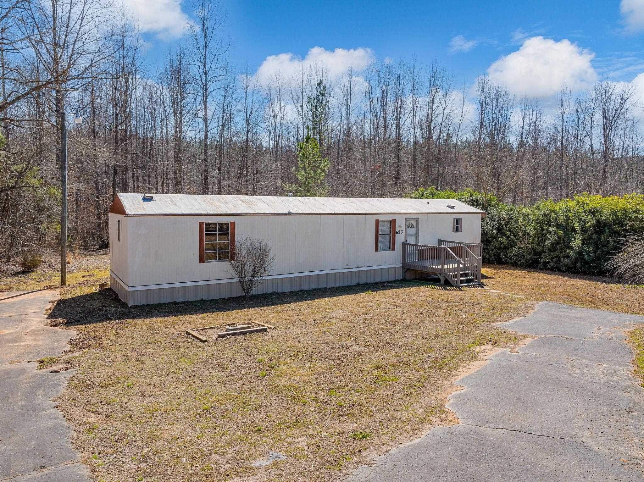 653 Oak Dale Road Property Photo