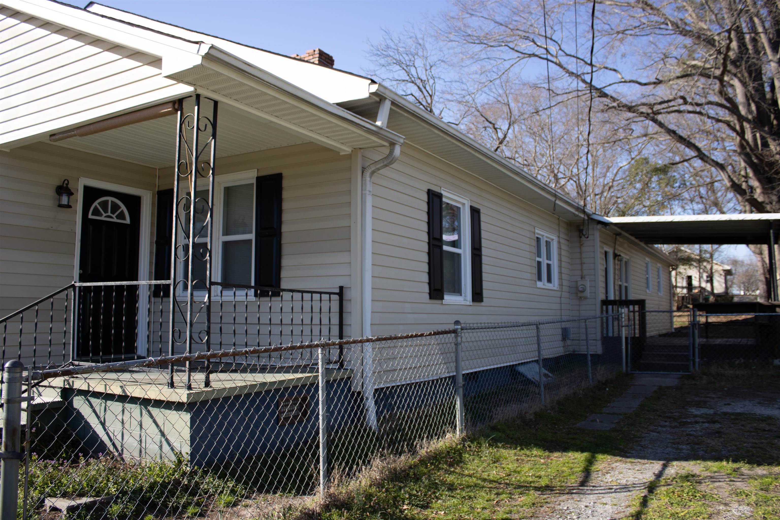 409 Elm St Property Photo 2