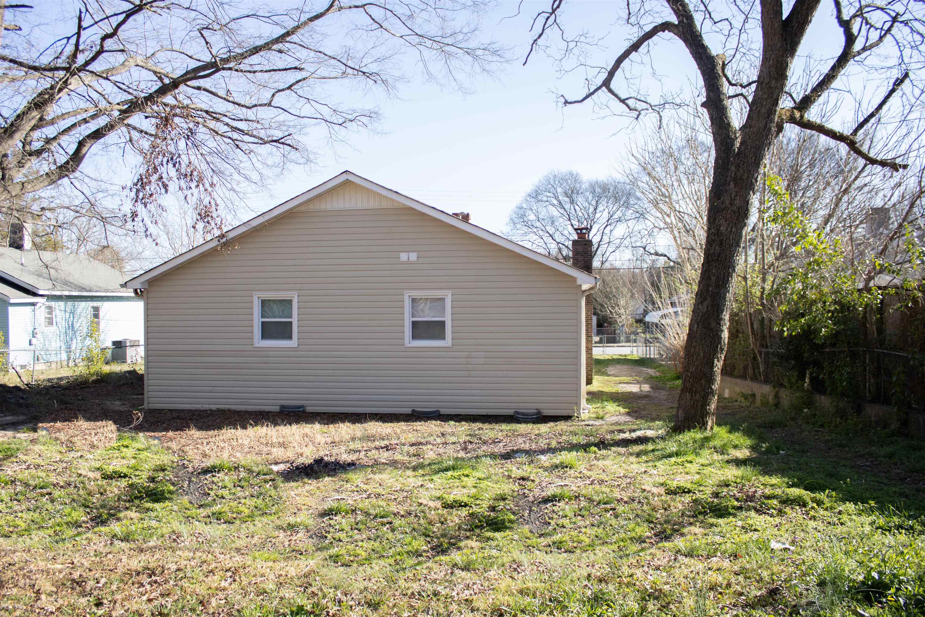 409 Elm St Property Photo 5