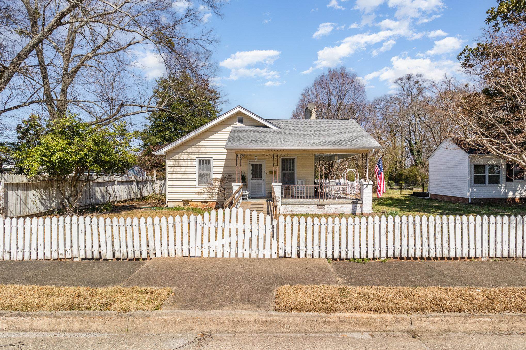 201 E Arlington Avenue Property Photo