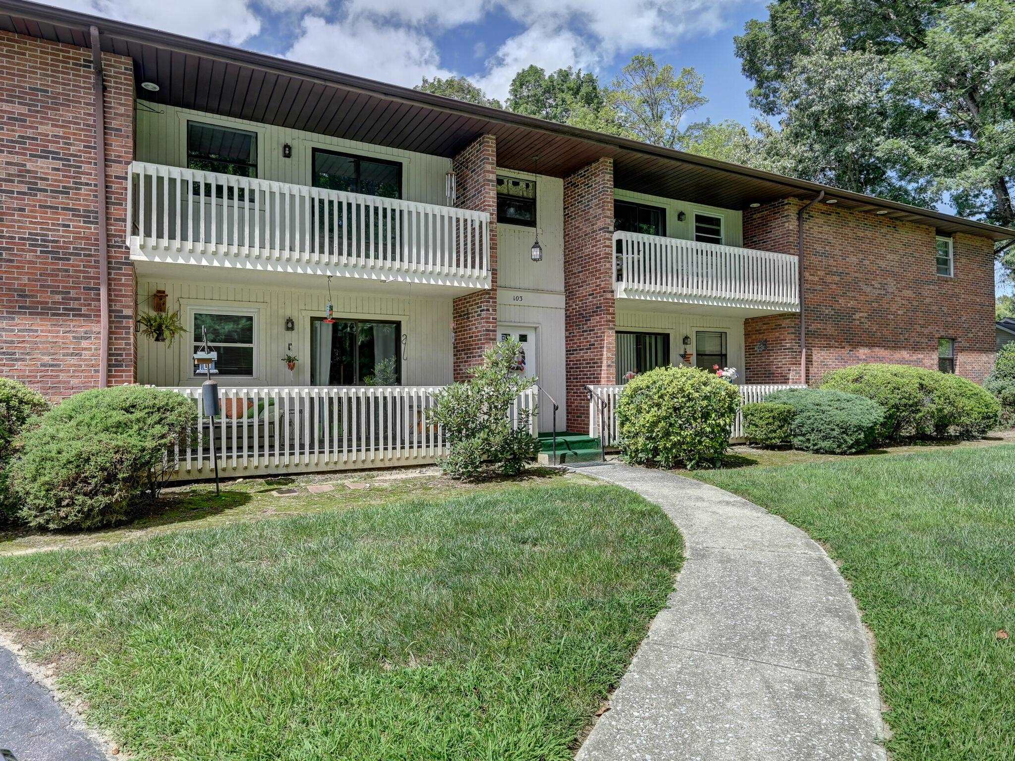 103 Oakwood Place Property Photo