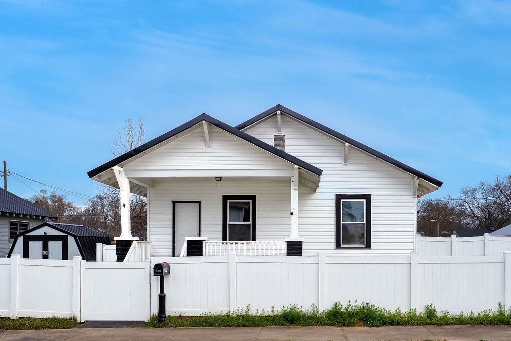 300 Florence Street Property Photo