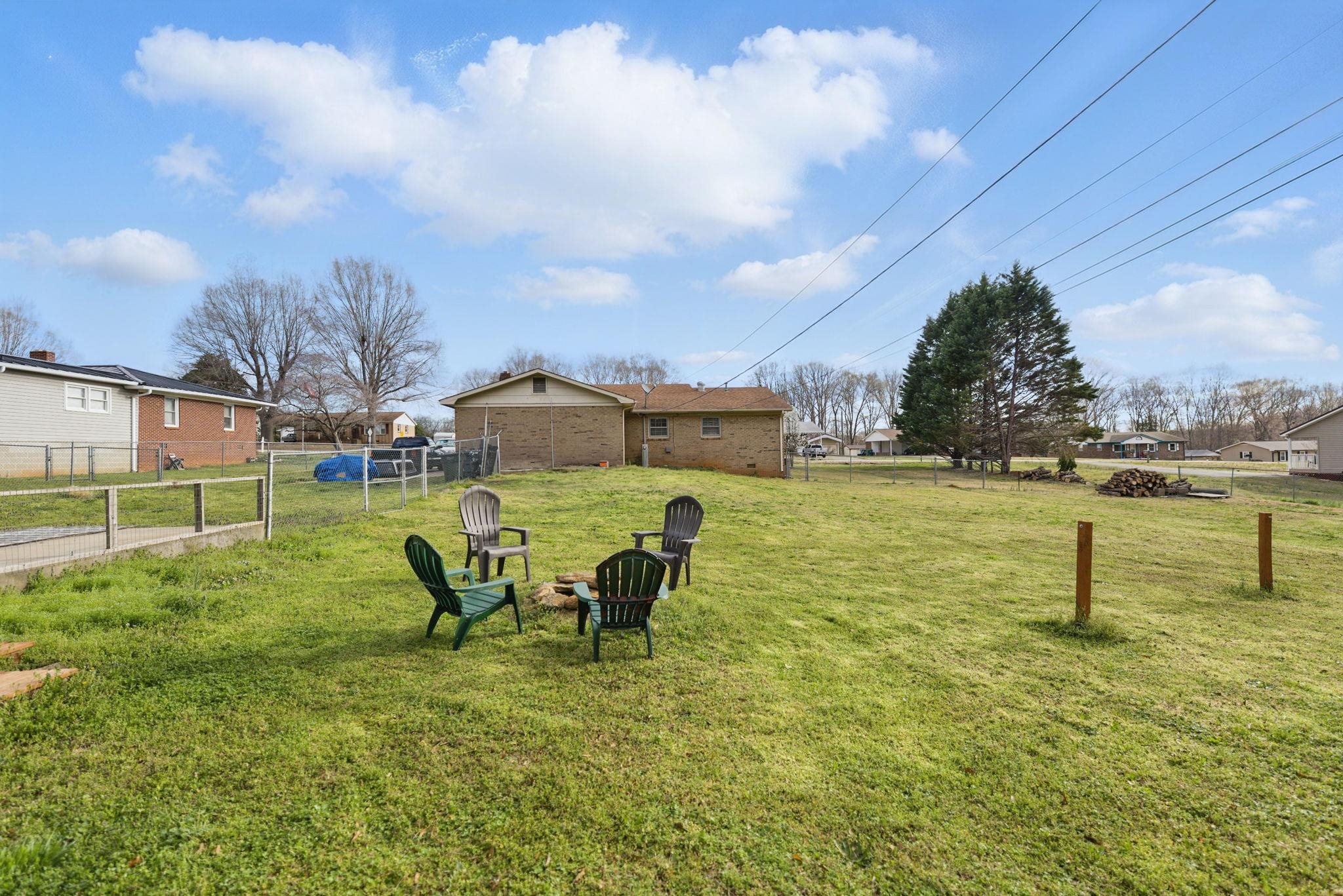 214 W 9th St Street Property Photo 5