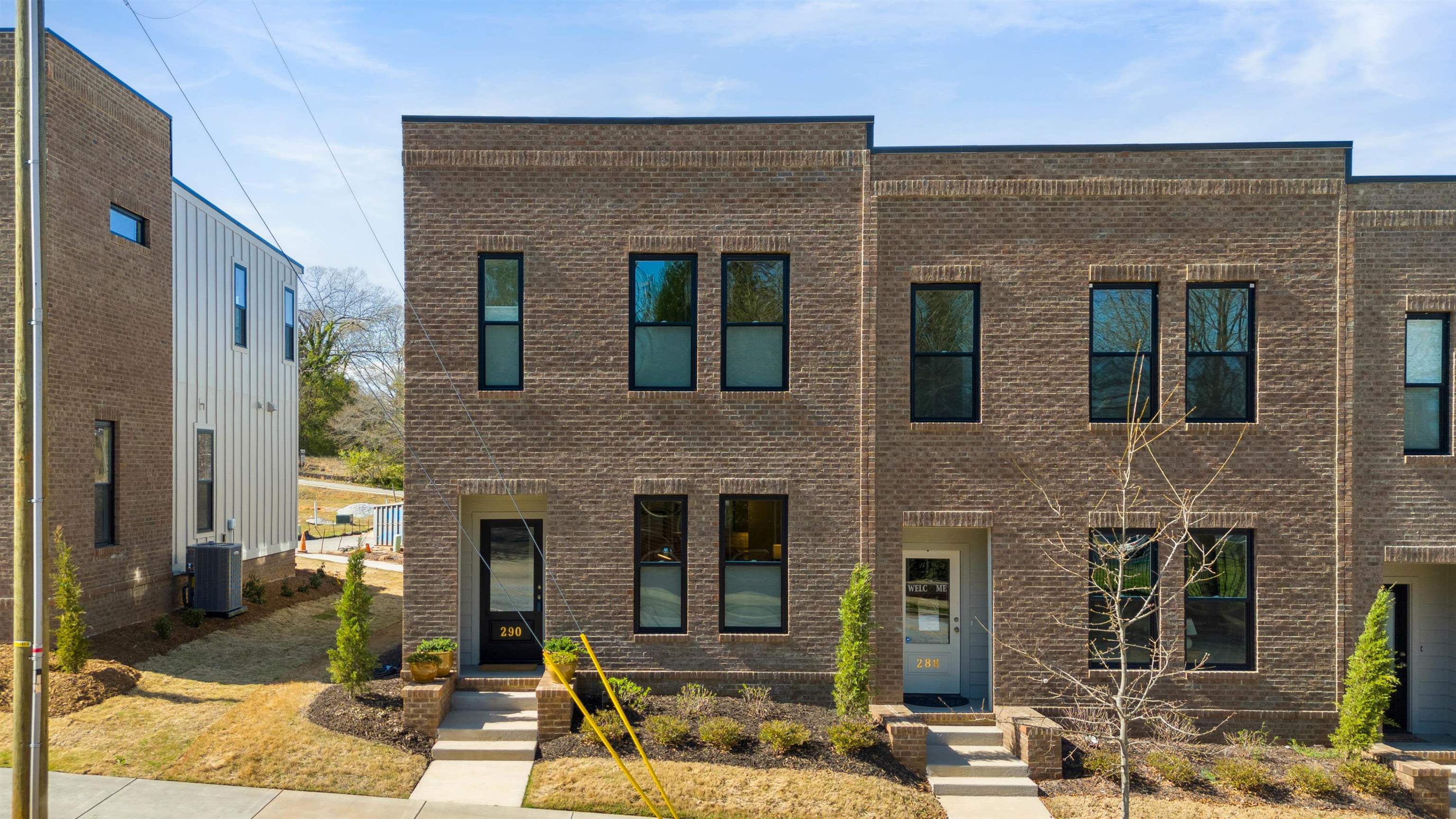 290 College Street Property Photo 1