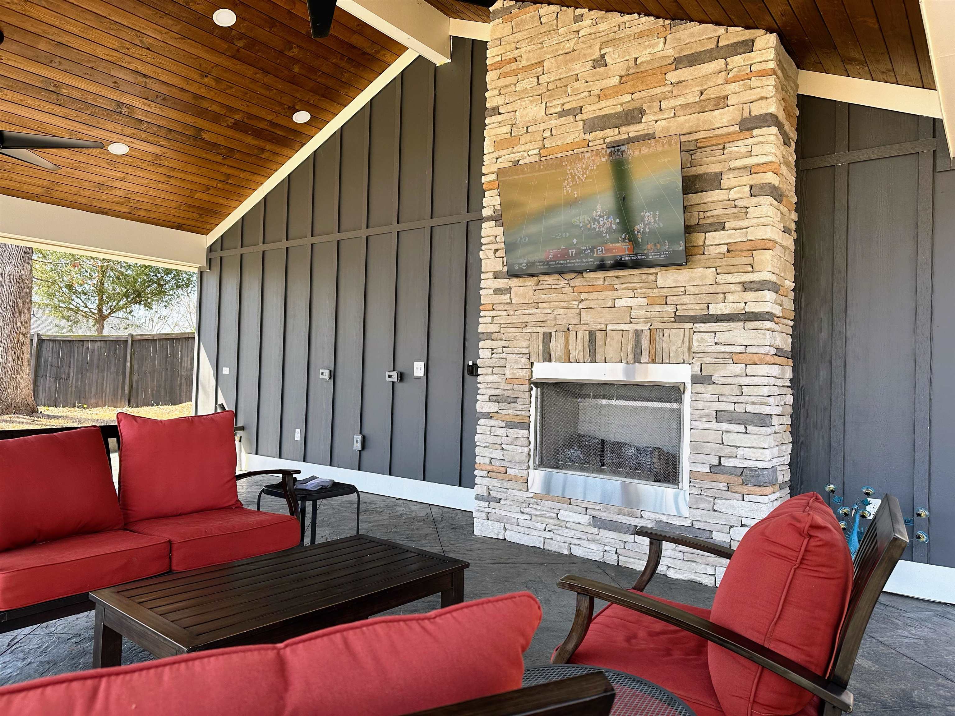 207 Aqua Cove Court Property Photo 2