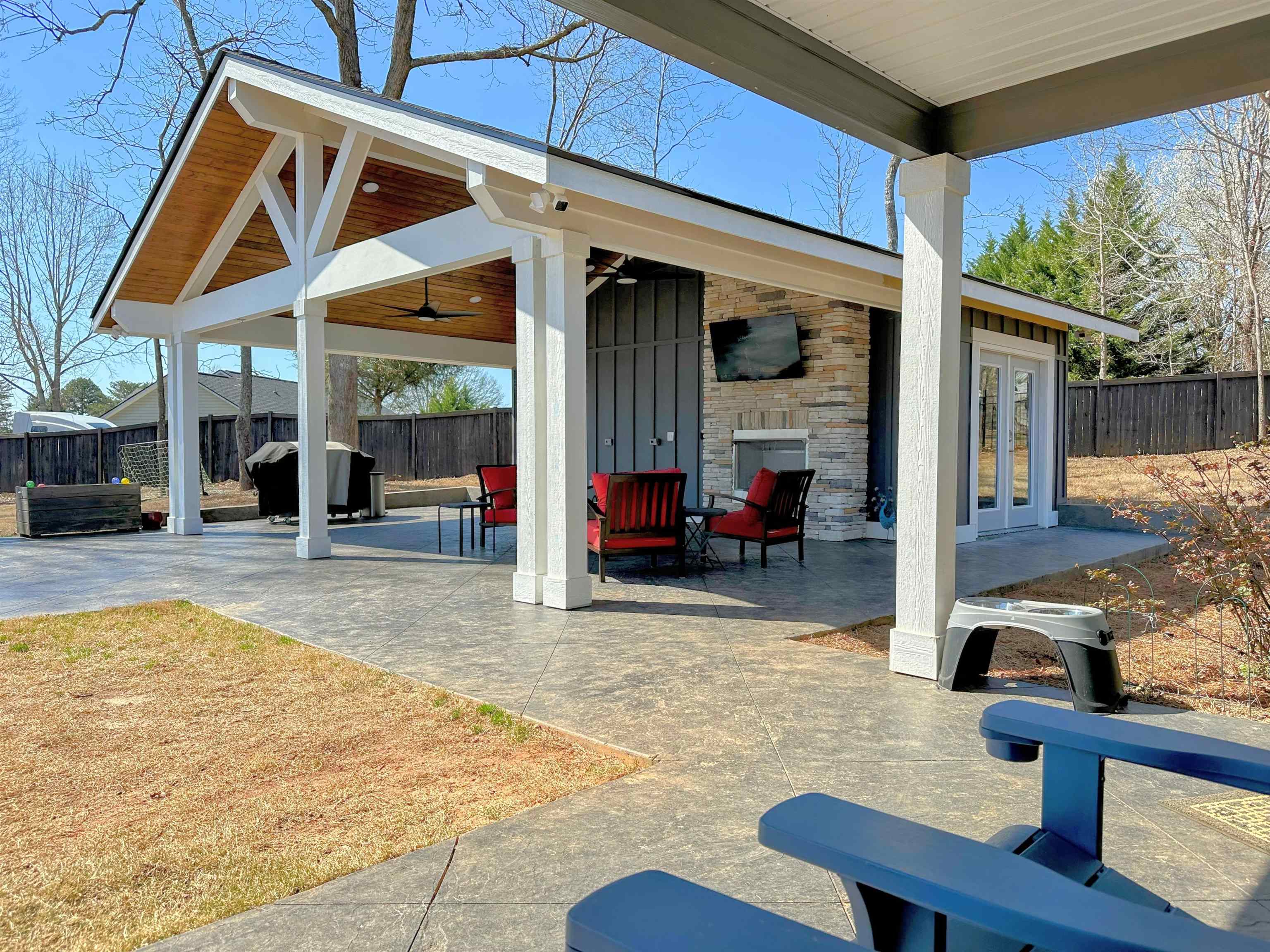 207 Aqua Cove Court Property Photo 4