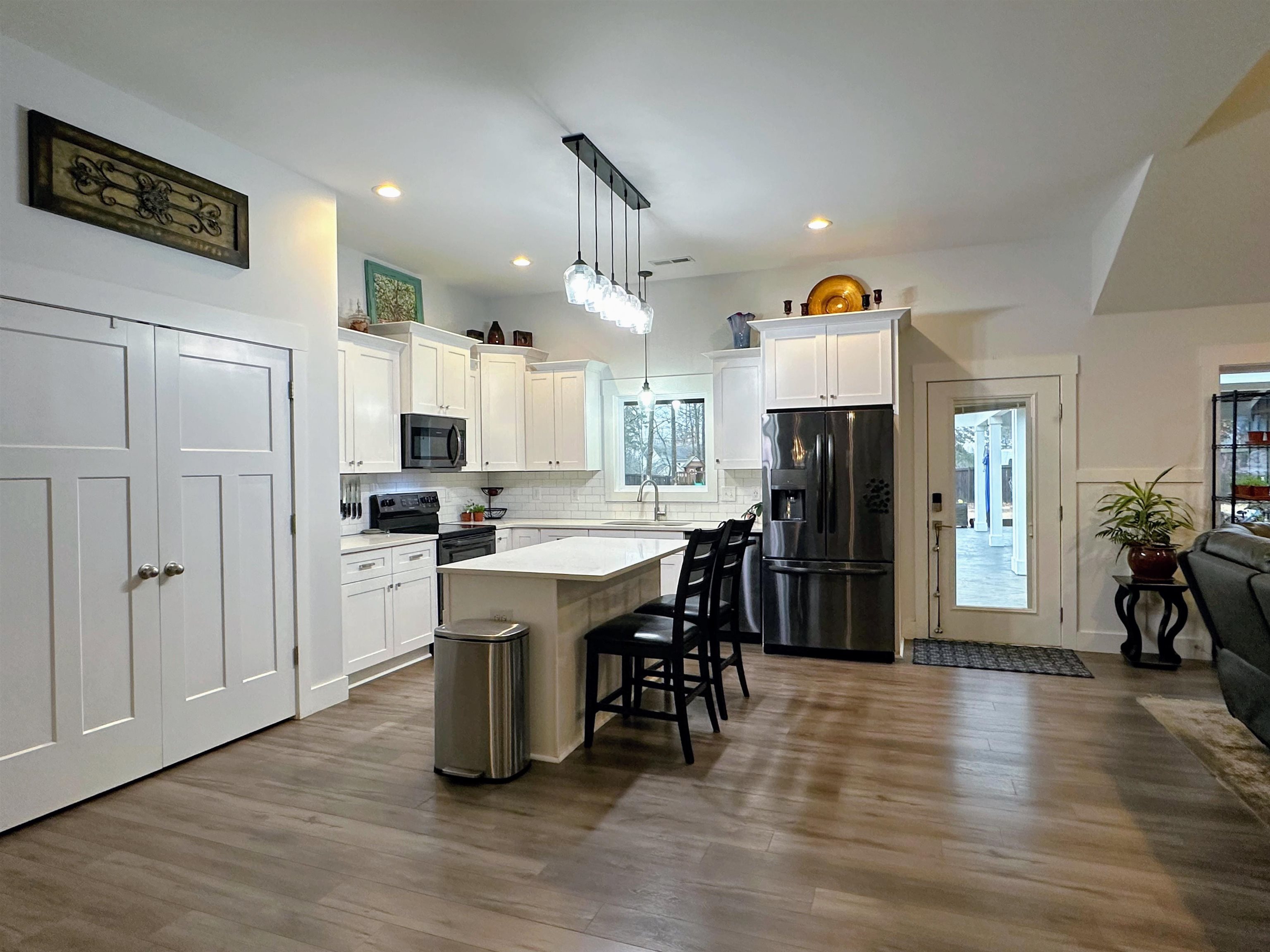 207 Aqua Cove Court Property Photo 9