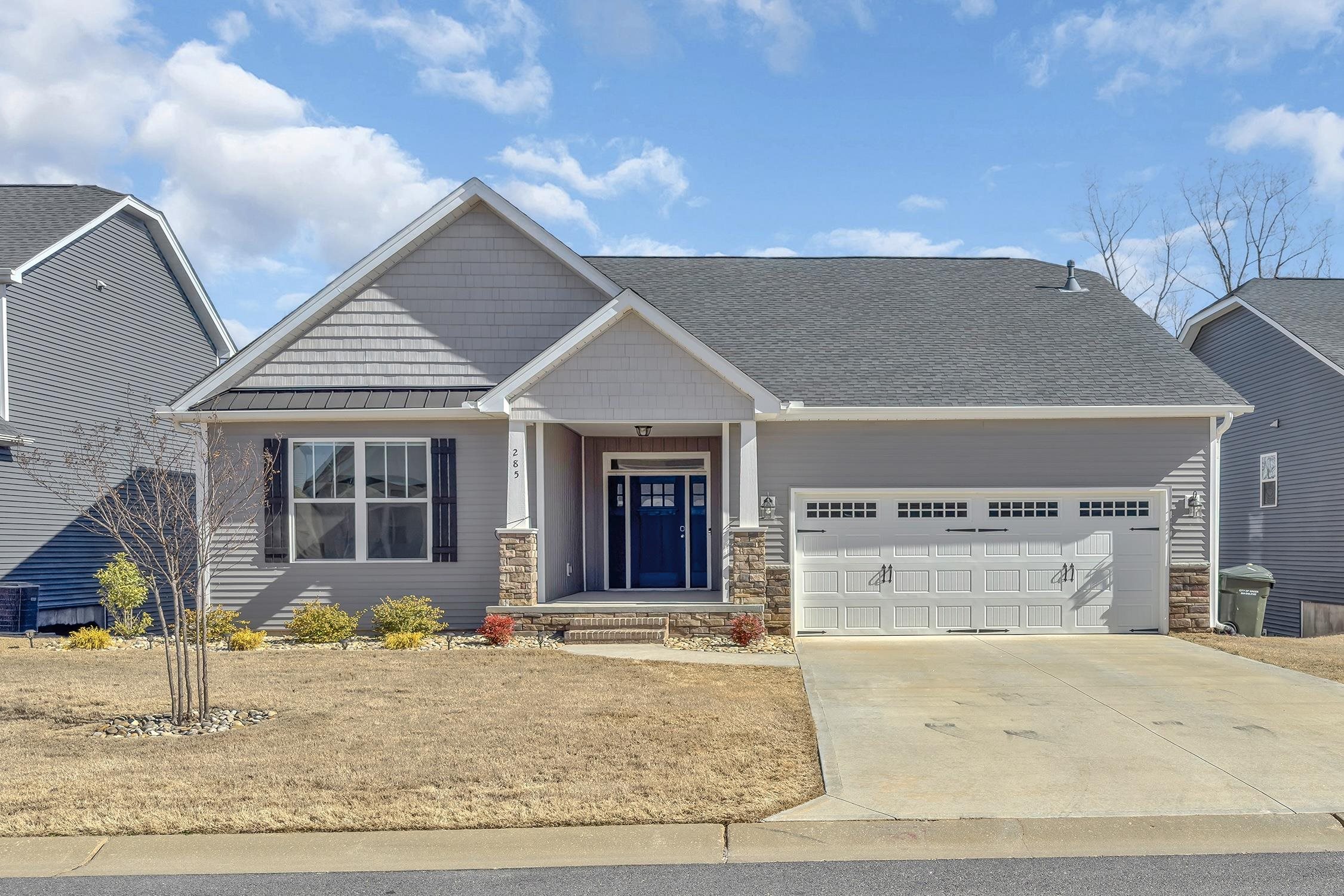 285 Foxbank Circle Property Photo