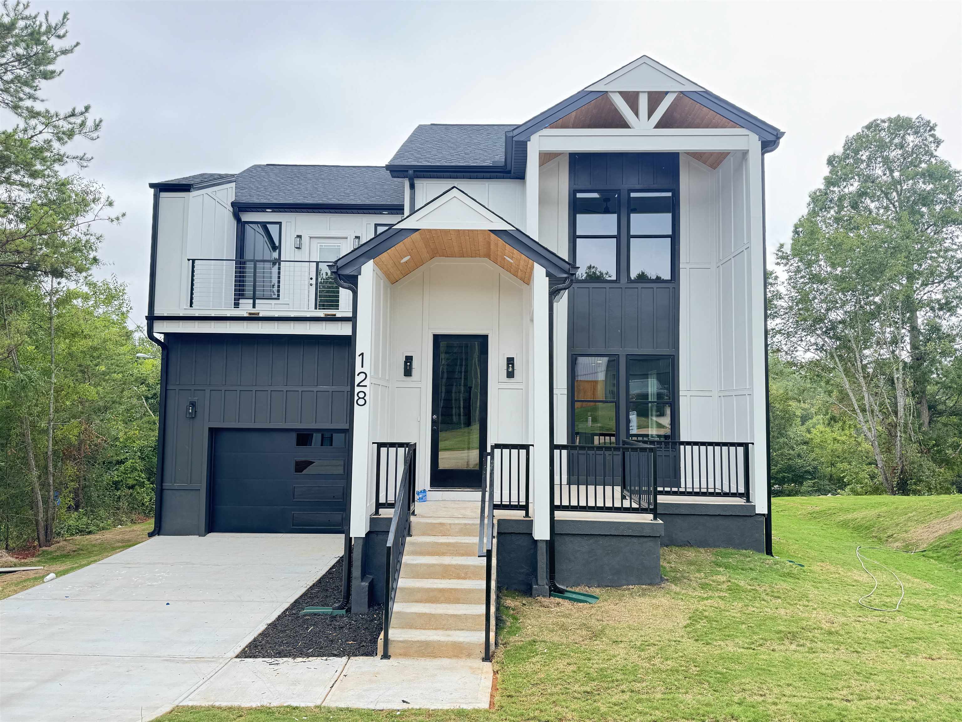 128 Current Drive Property Photo 1