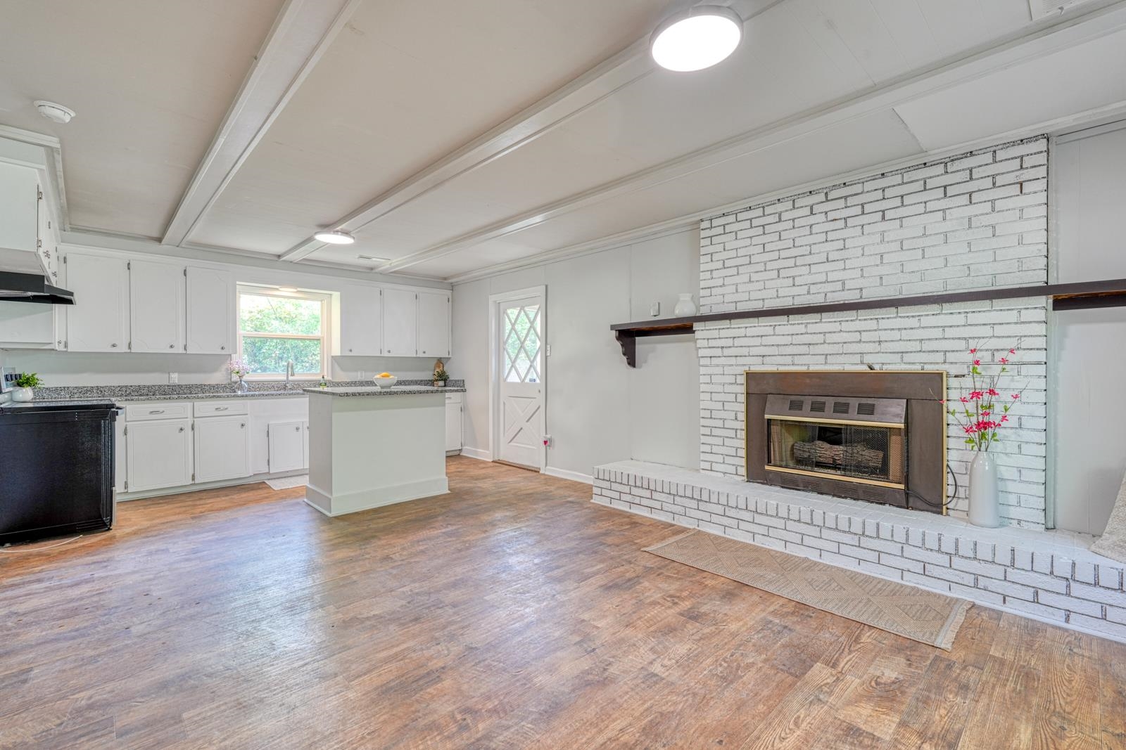 1004 Blanton Place Property Photo 9