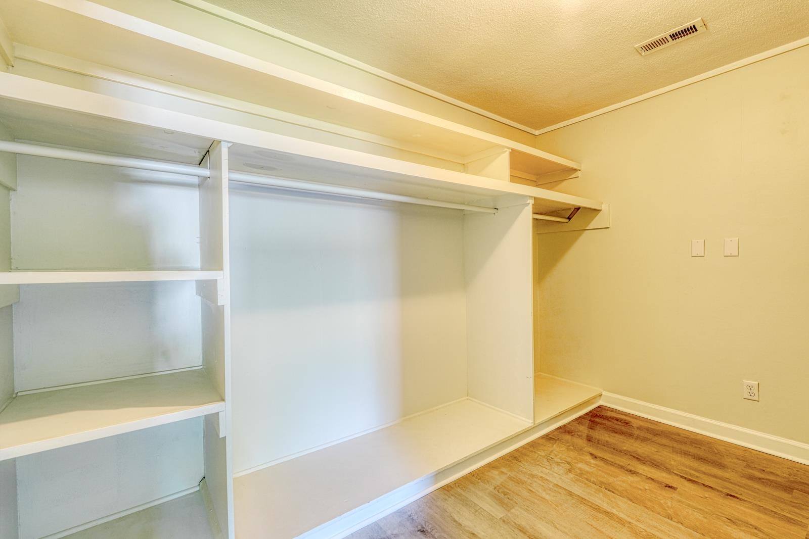 1004 Blanton Place Property Photo 23