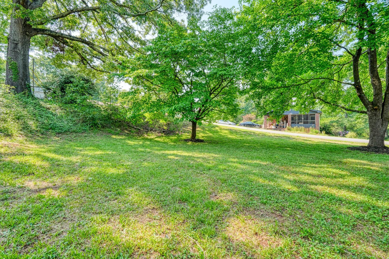 1004 Blanton Place Property Photo 32
