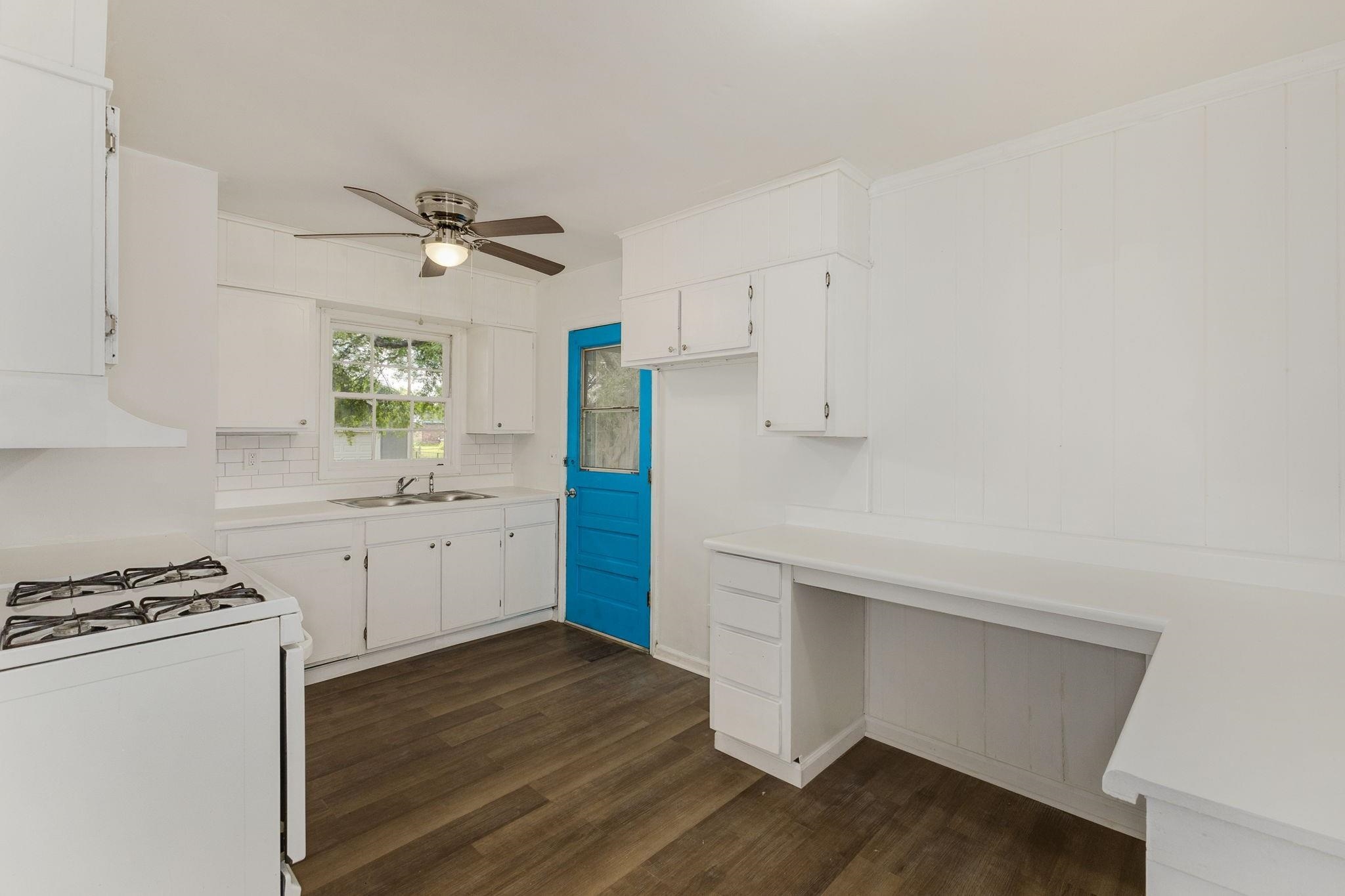 111 Linville Drive Property Photo 8