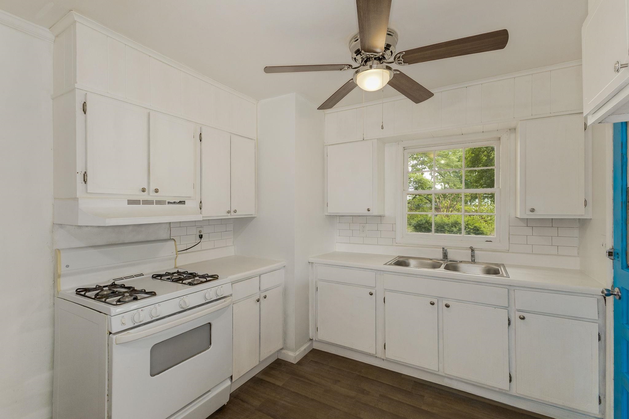 111 Linville Drive Property Photo 10