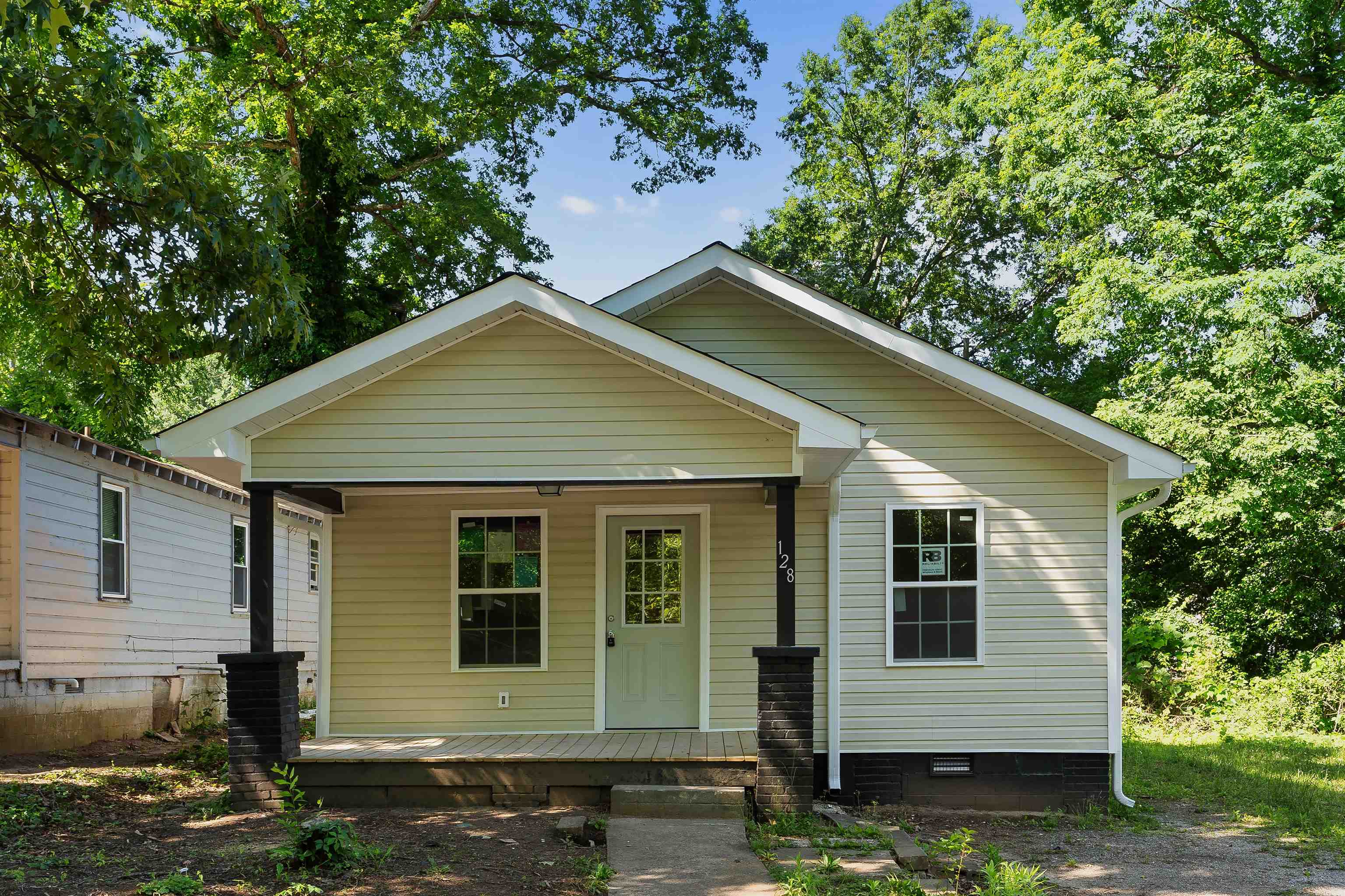 128 Owens Street Property Photo 1