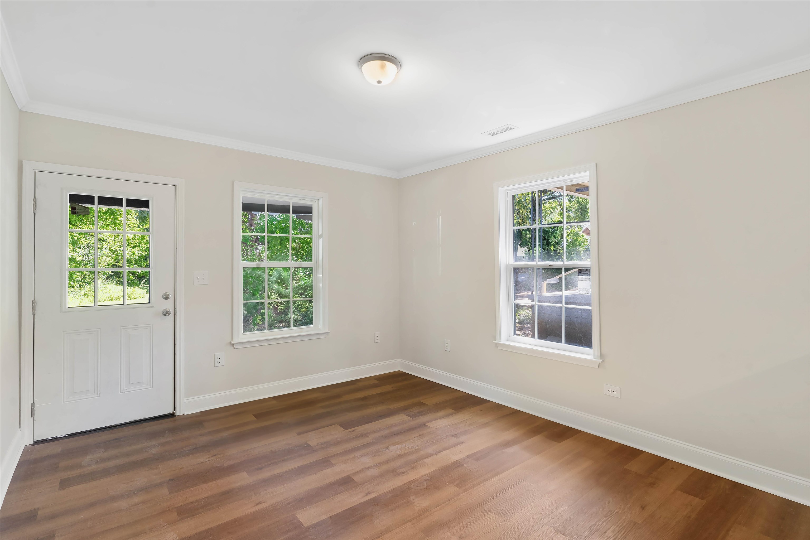 128 Owens Street Property Photo 4