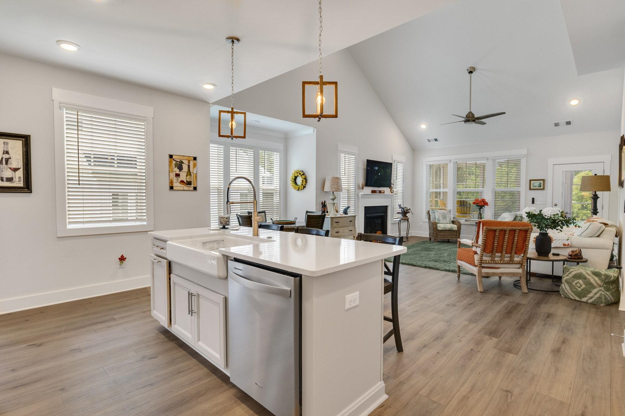 1560 Shallons Court Property Photo 3