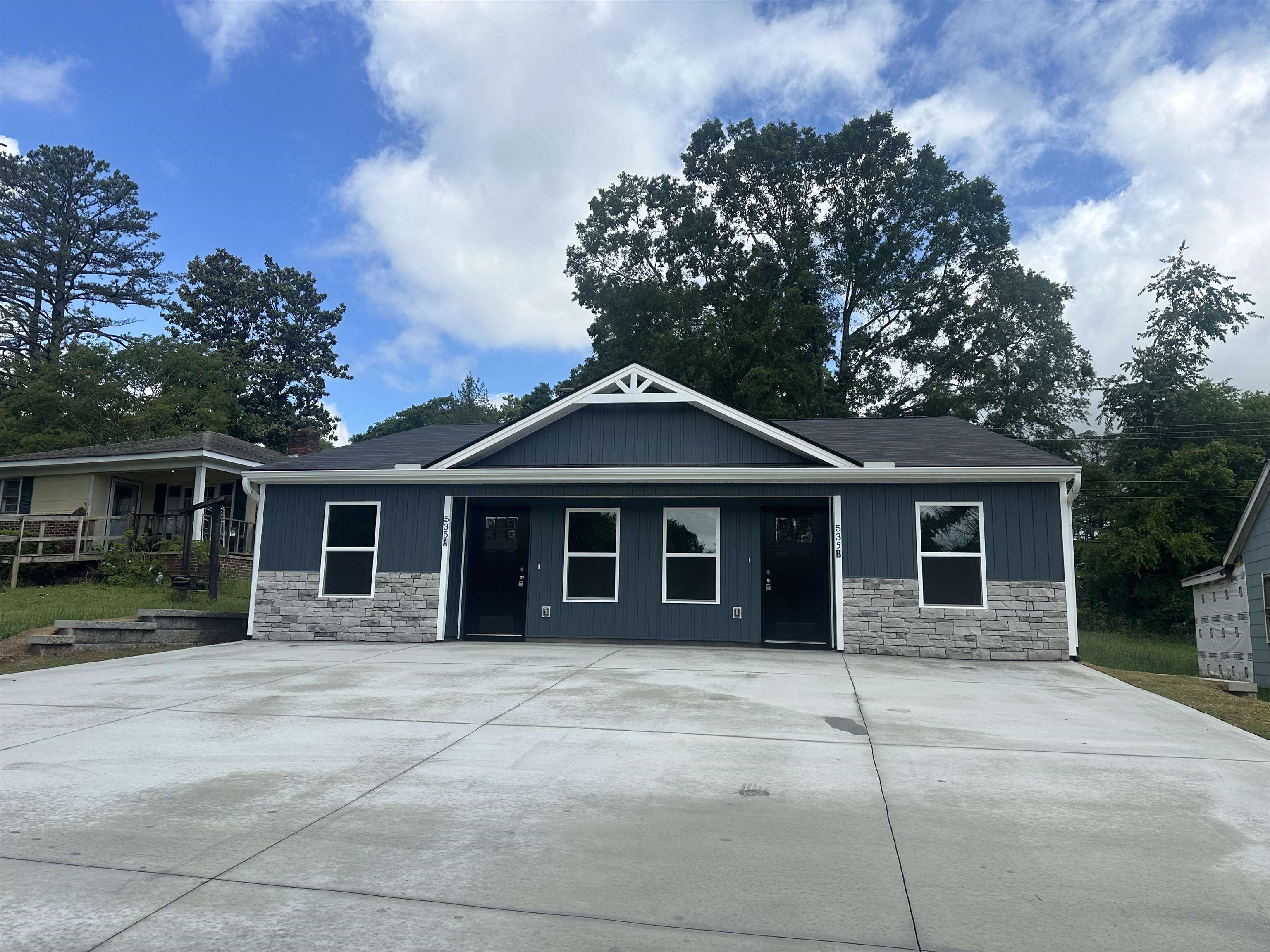 323861 Property Photo 1