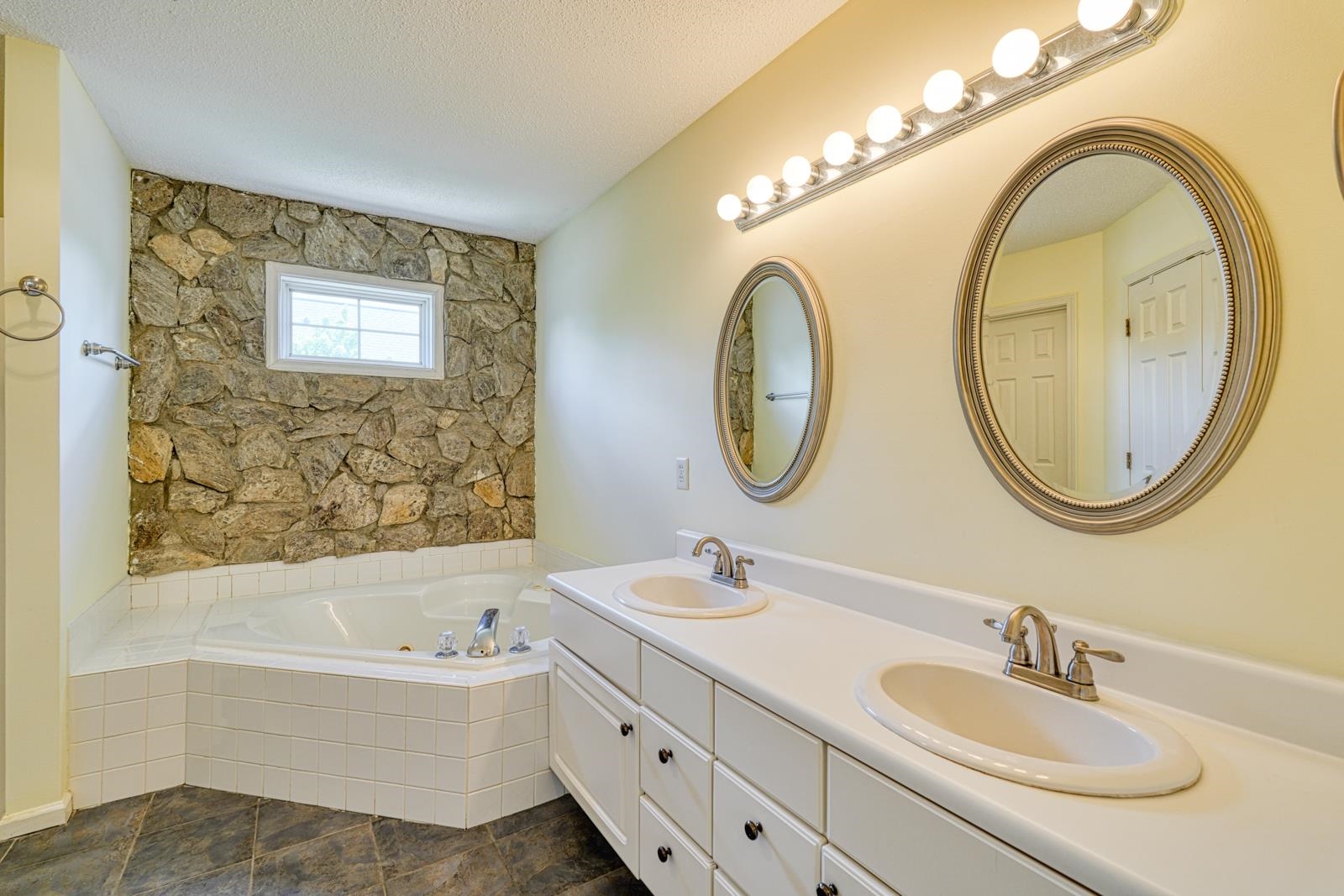 15 Arbours West Lane Property Photo 20