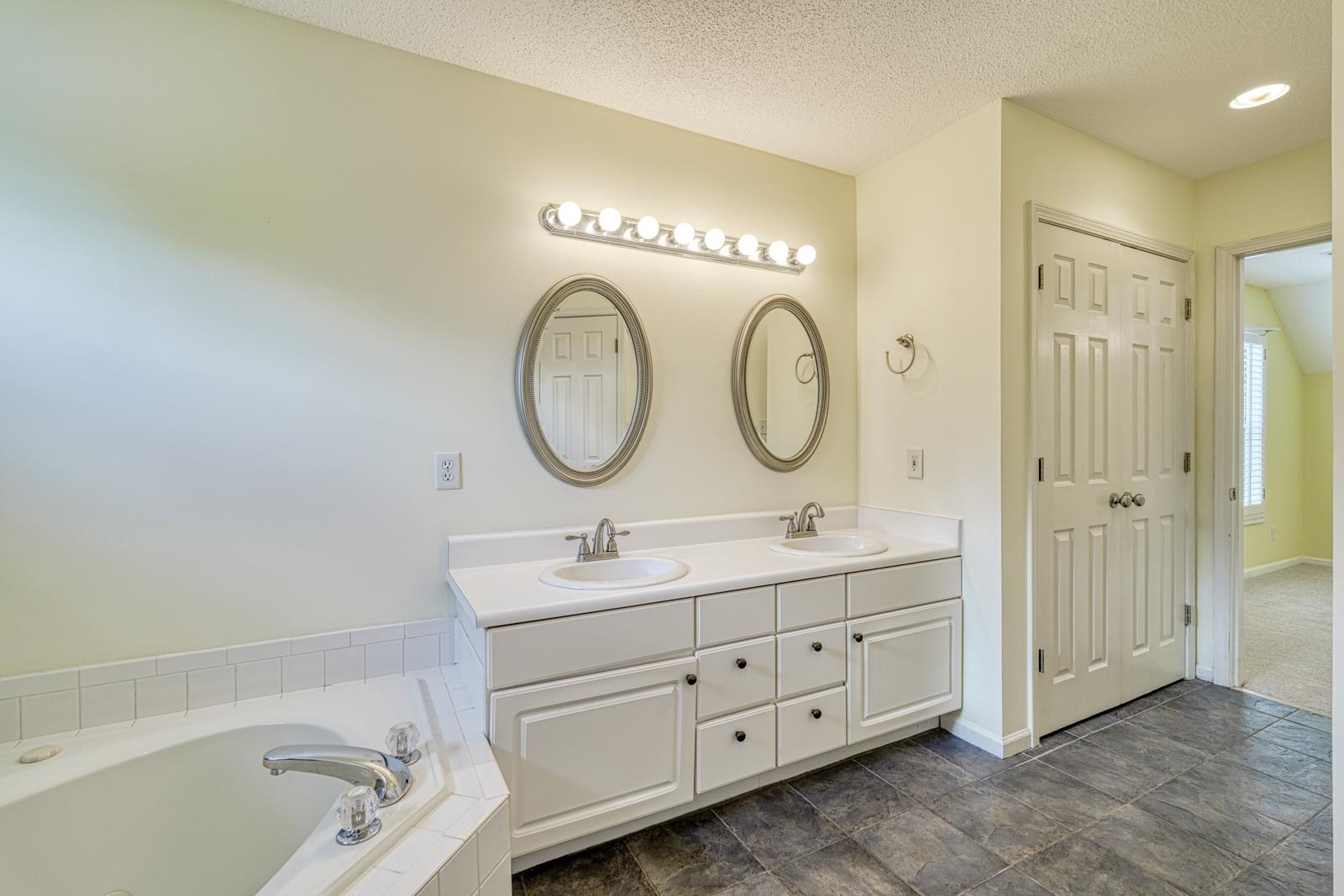 15 Arbours West Lane Property Photo 22