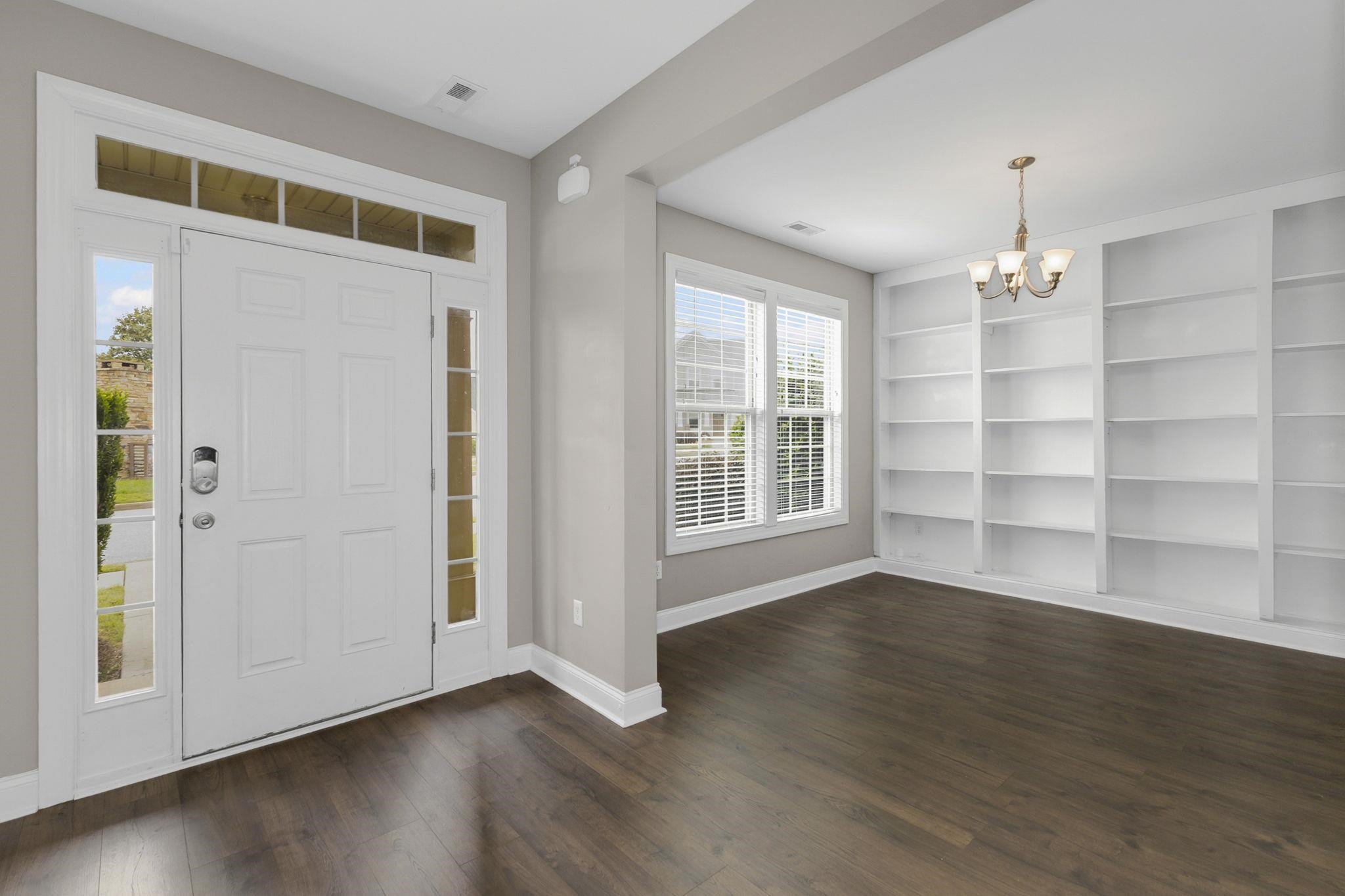 205 Wicker Park Avenue Property Photo 3