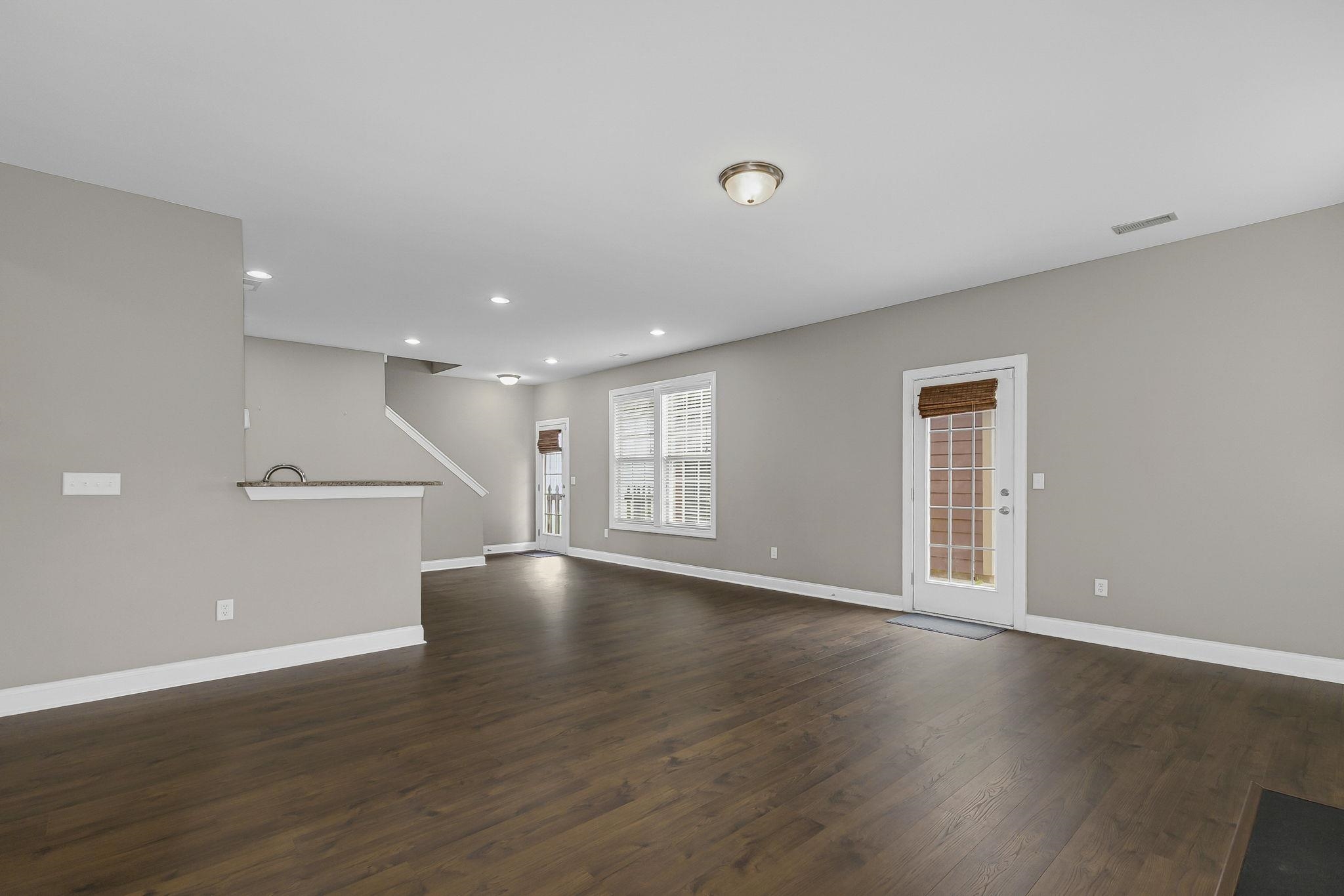 205 Wicker Park Avenue Property Photo 10