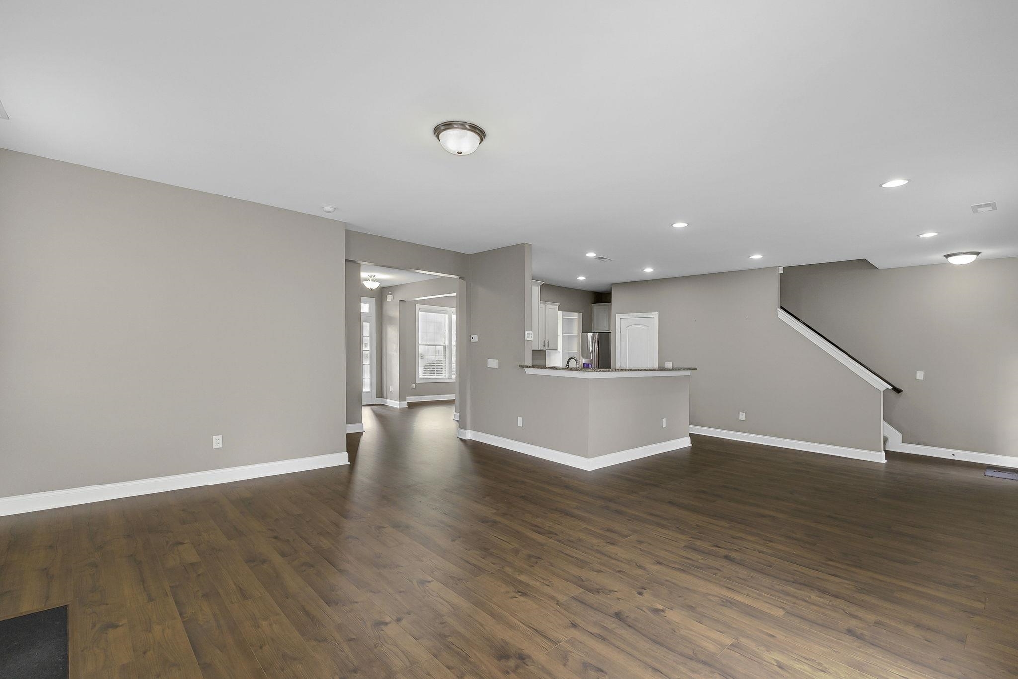 205 Wicker Park Avenue Property Photo 11