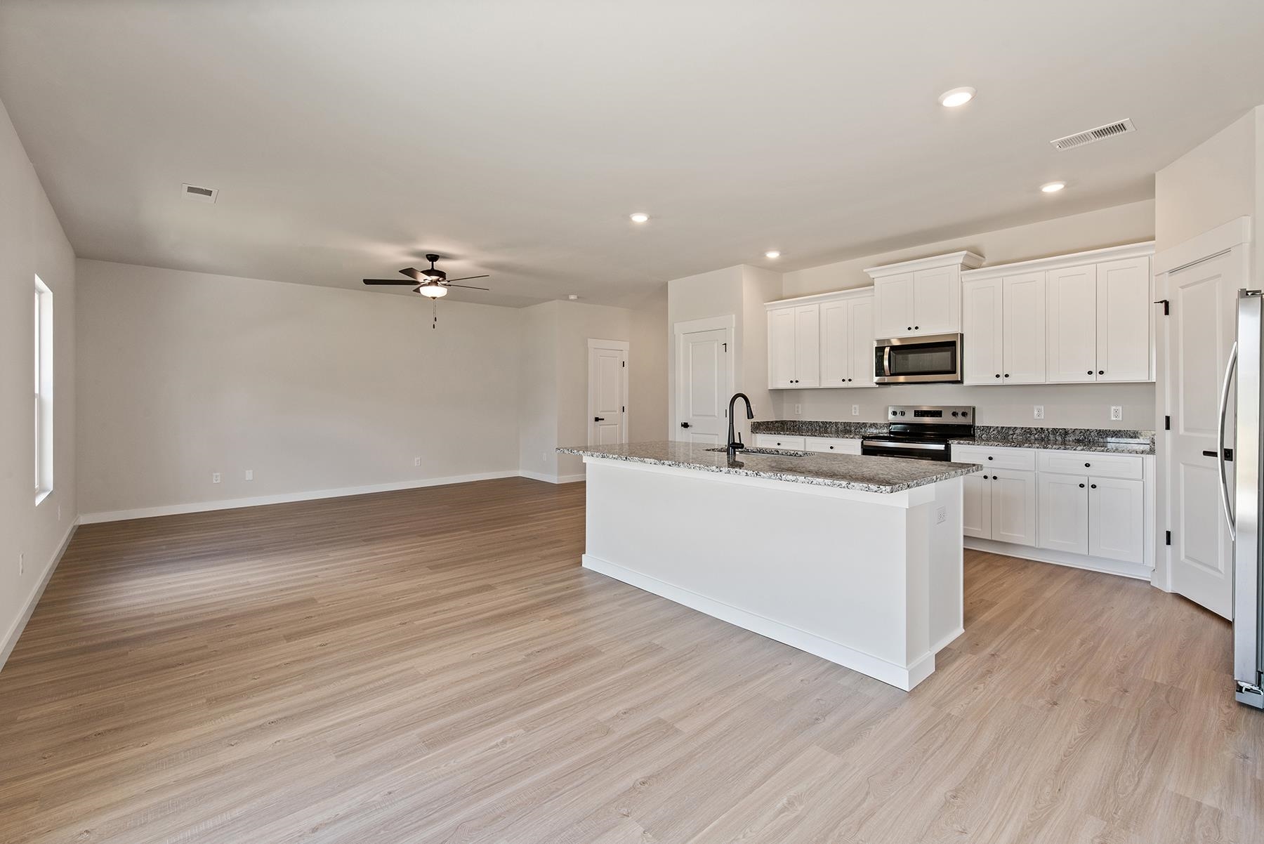 1209 Crested Iris Street Property Photo 4