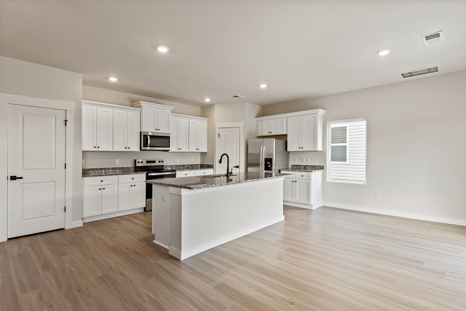 1217 Crested Iris Street Property Photo 8