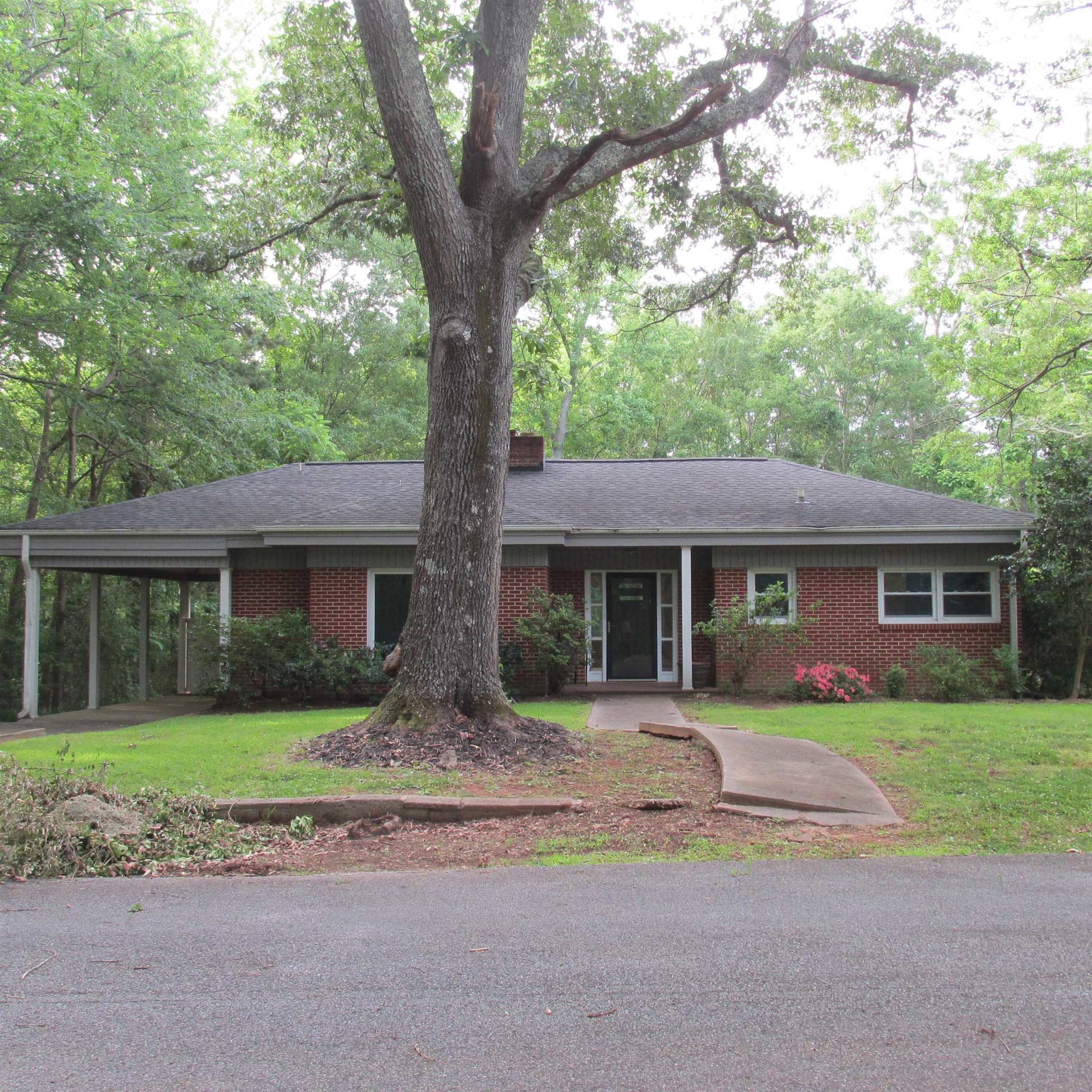204 E. Ramseur Drive Property Photo 1