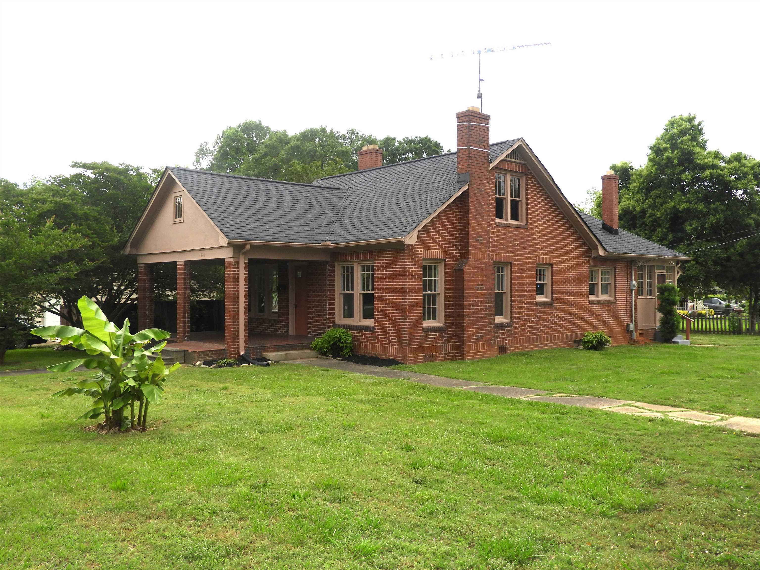 823 W. Smith Street Property Photo 2
