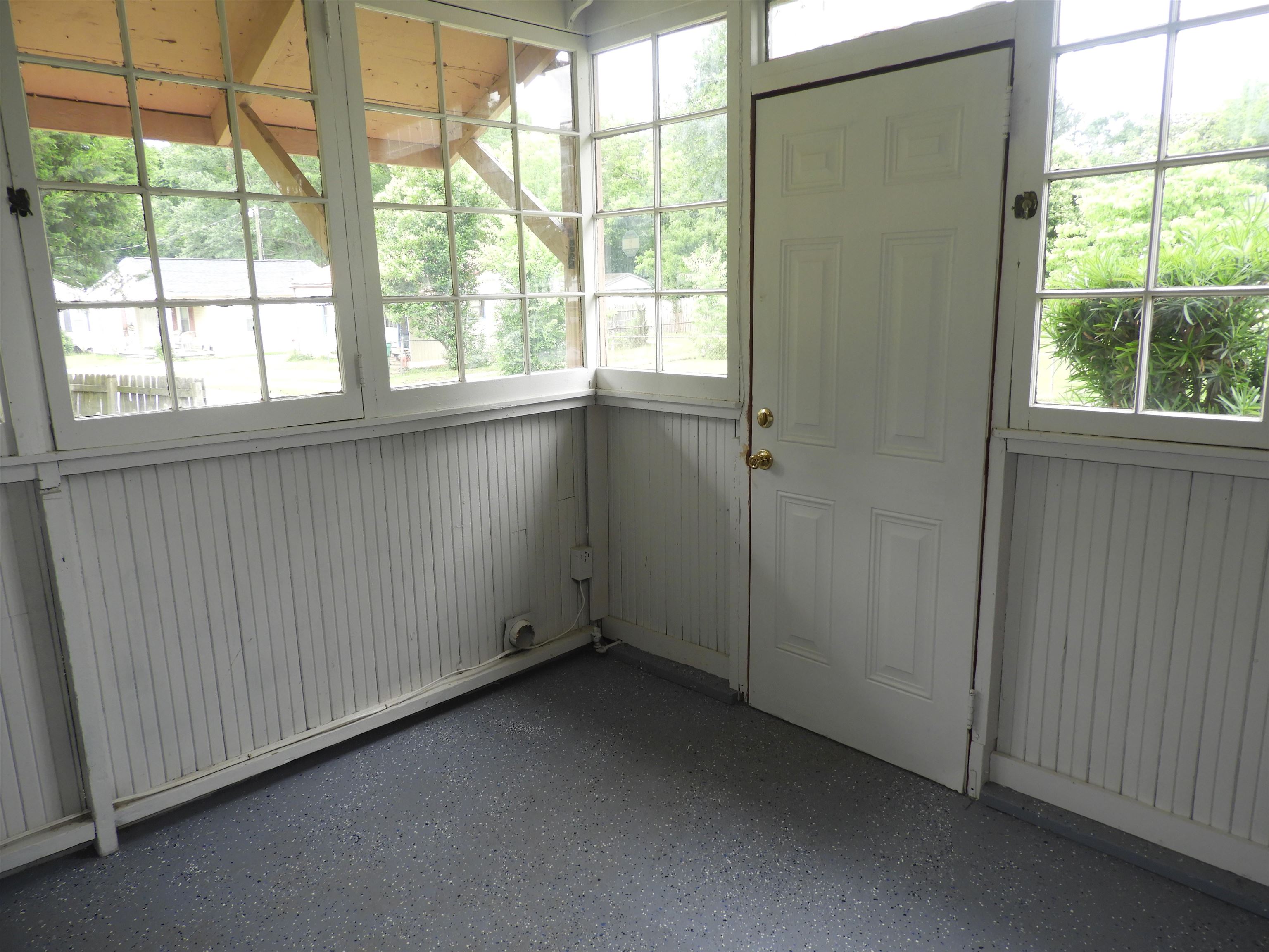 823 W. Smith Street Property Photo 11