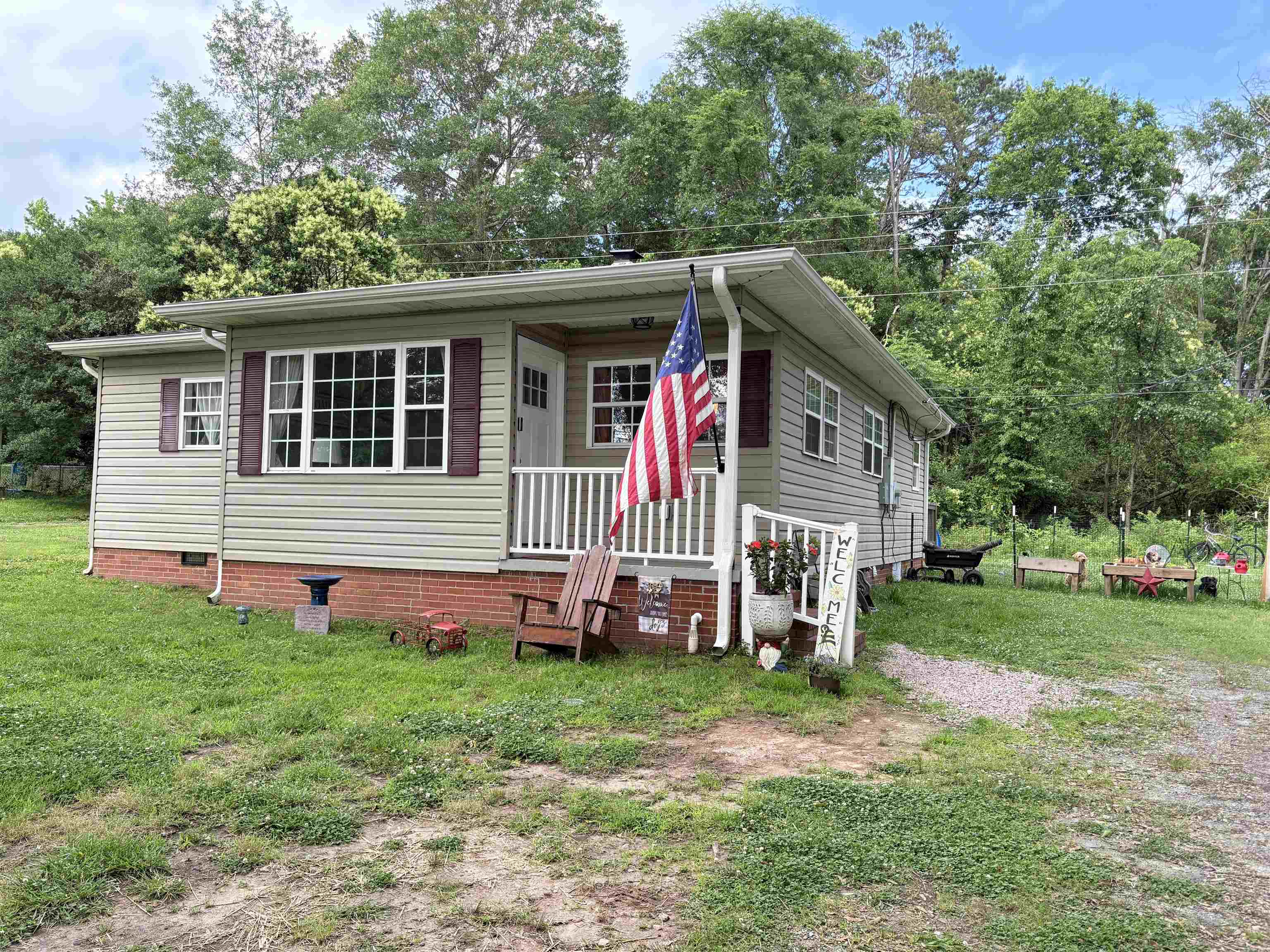 11605 Highway 221 Property Photo 2