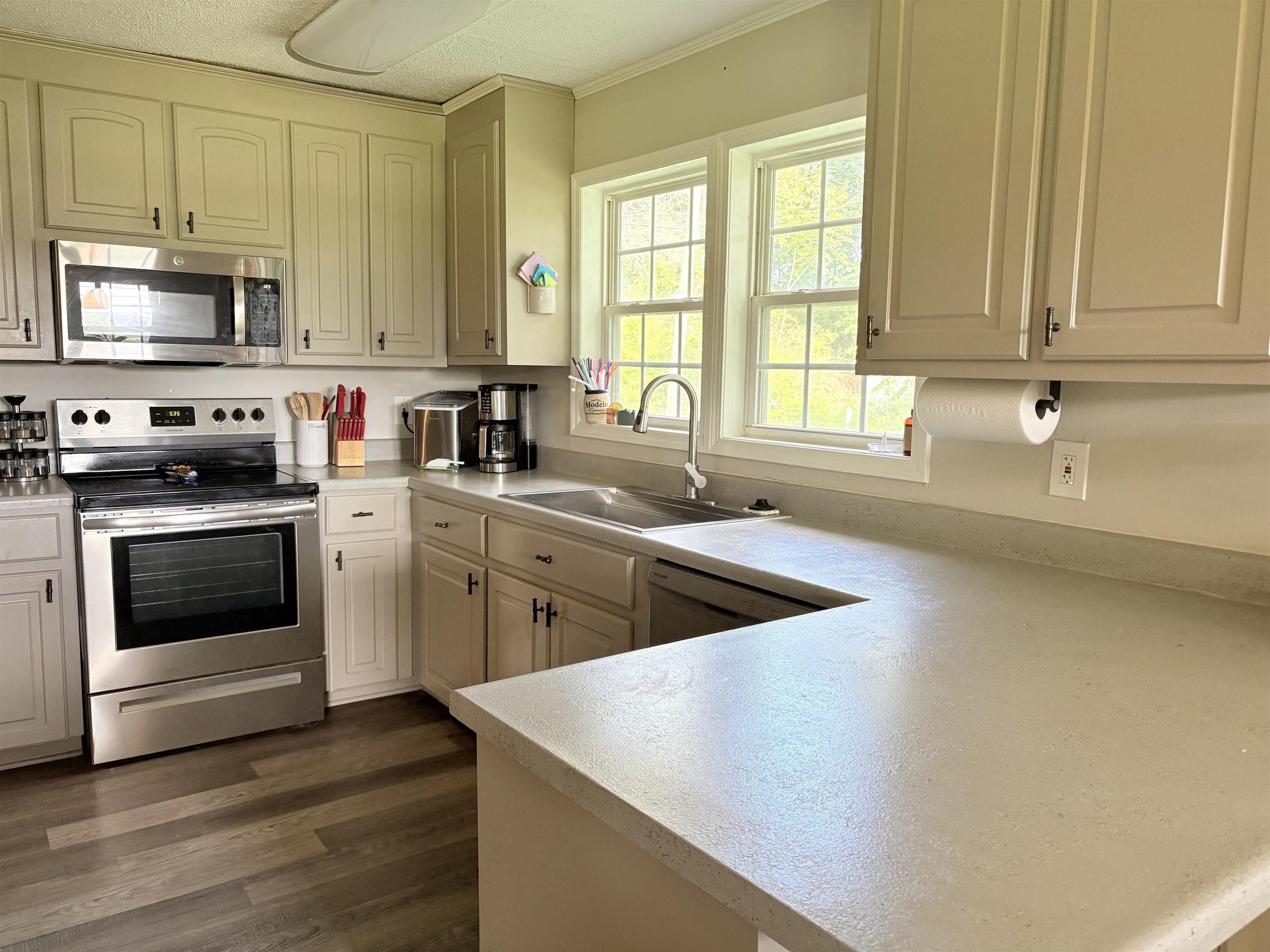 11605 Highway 221 Property Photo 5