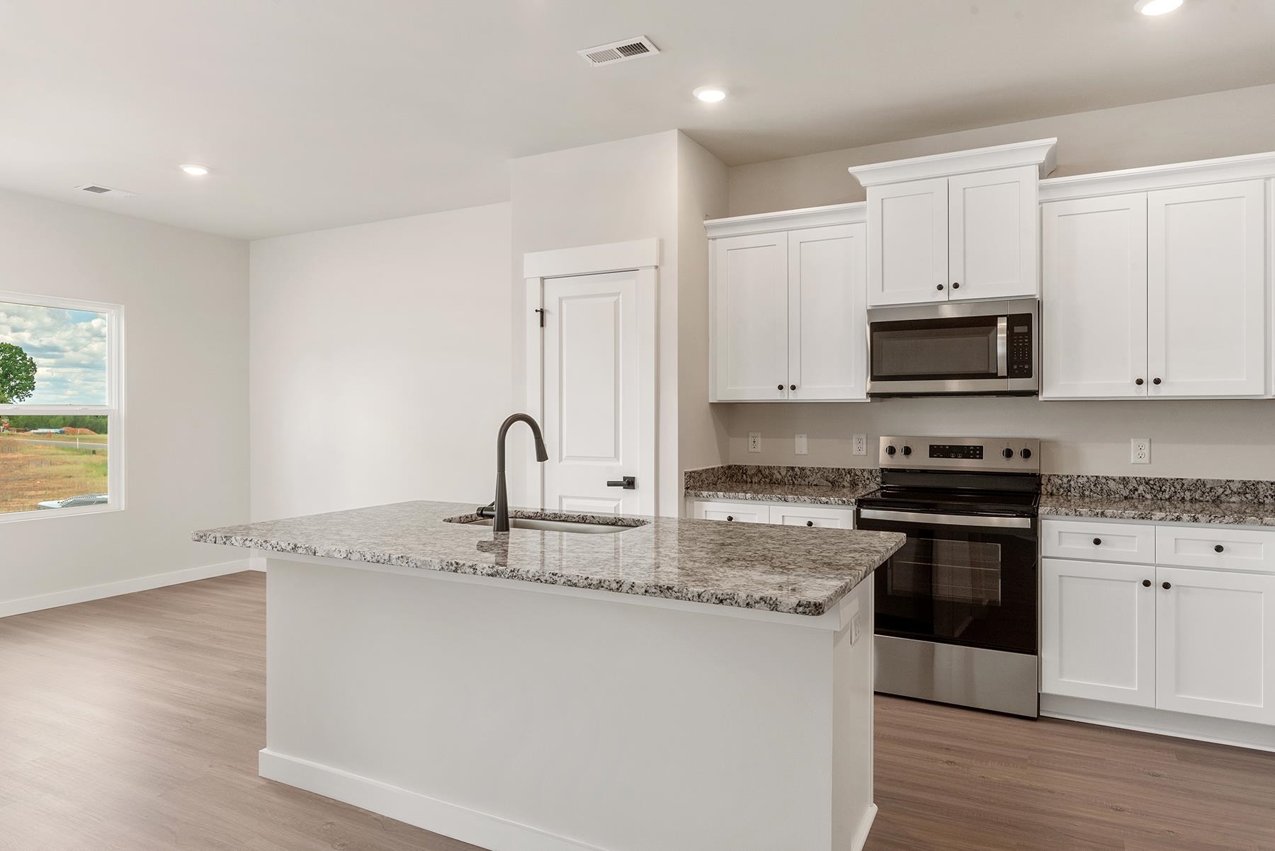 1213 Crested Iris Street Property Photo 8