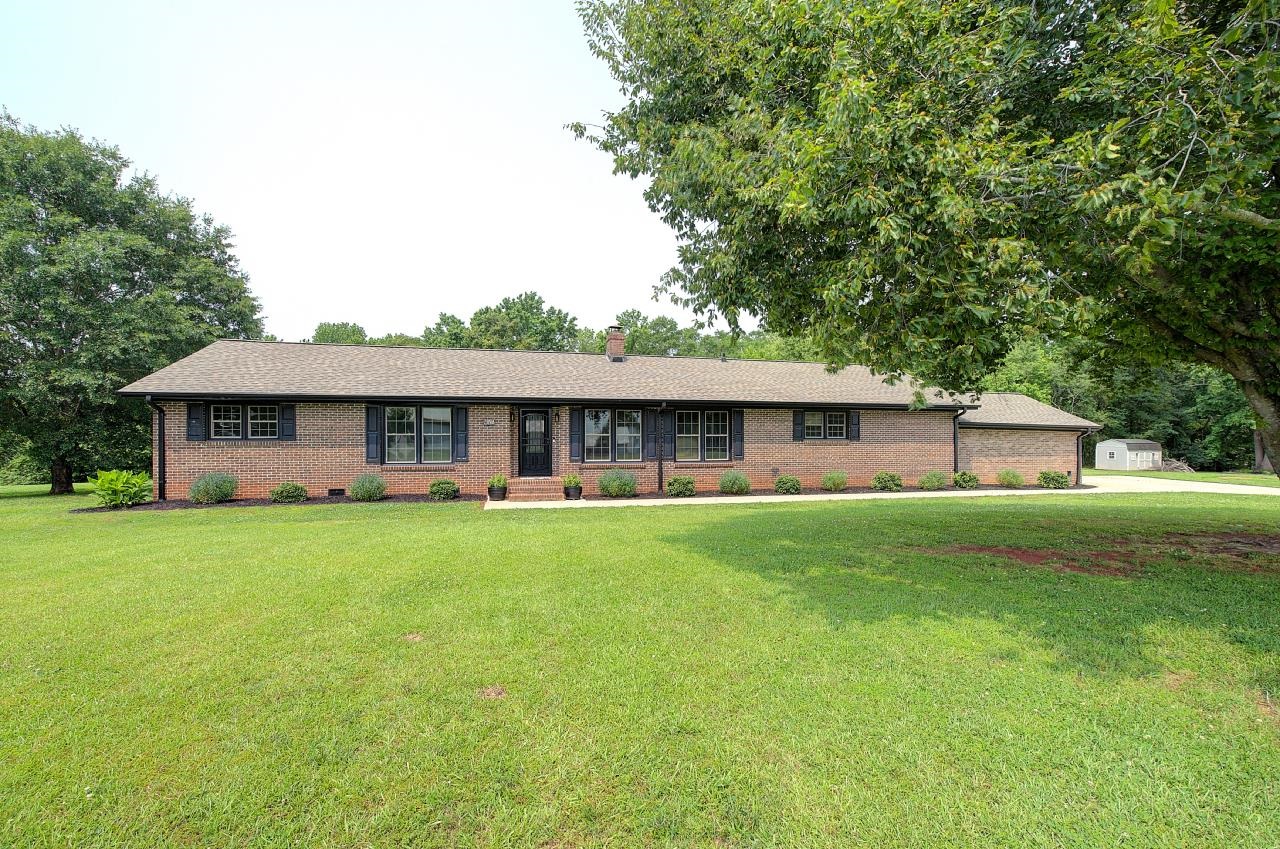 114 Deerwood Circle Property Photo 1