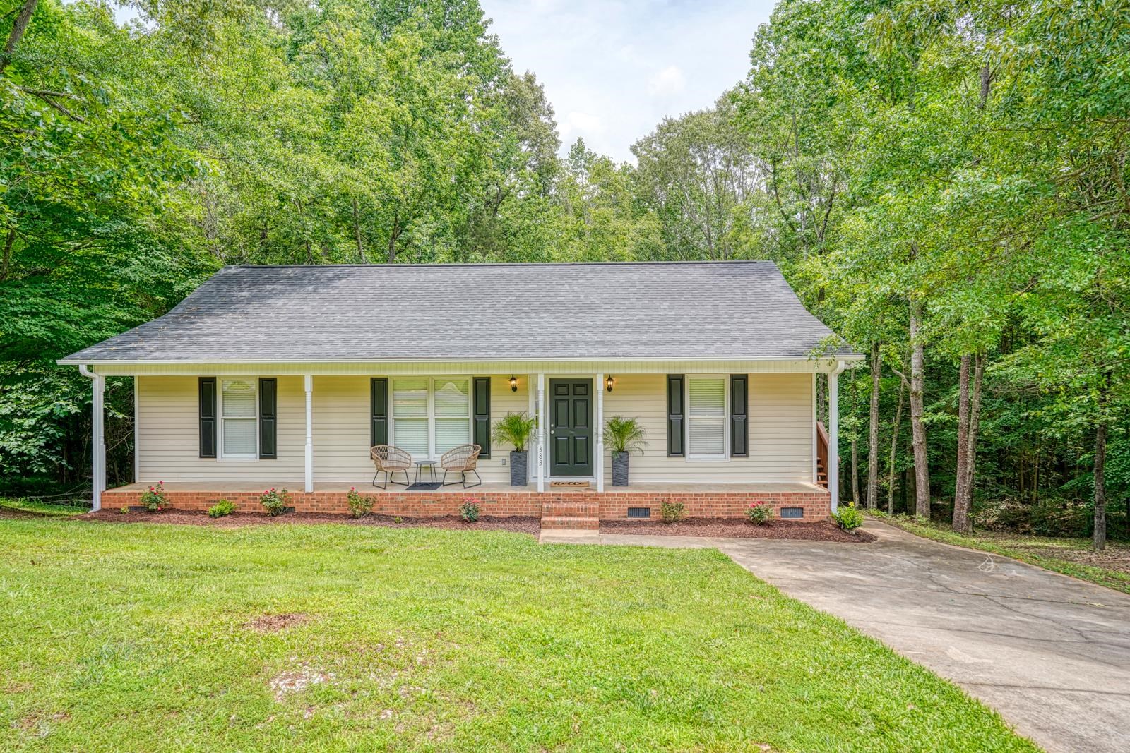 383 Templeton Dr. Property Photo 1