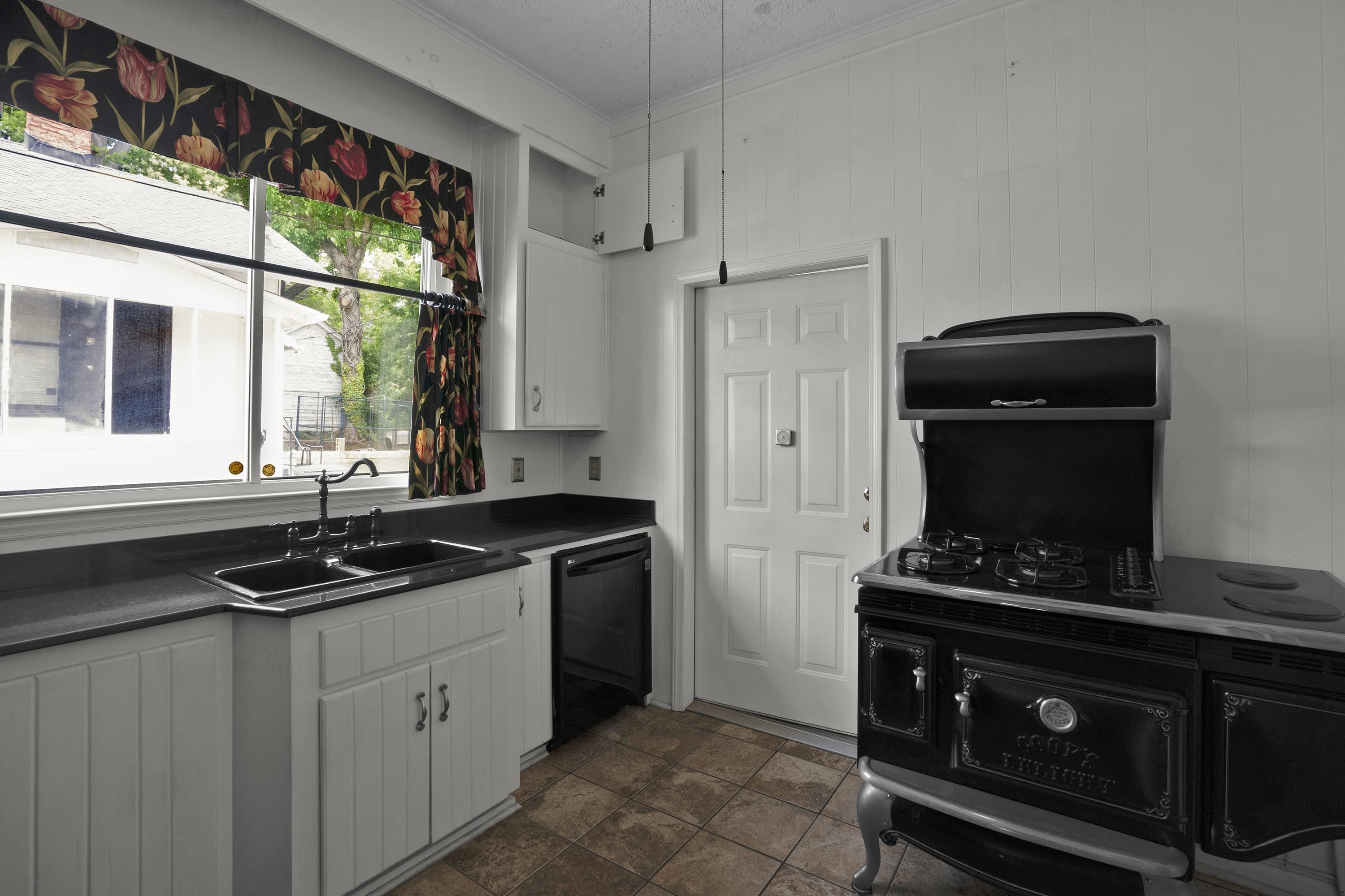 283 Hydrick Street Property Photo 11