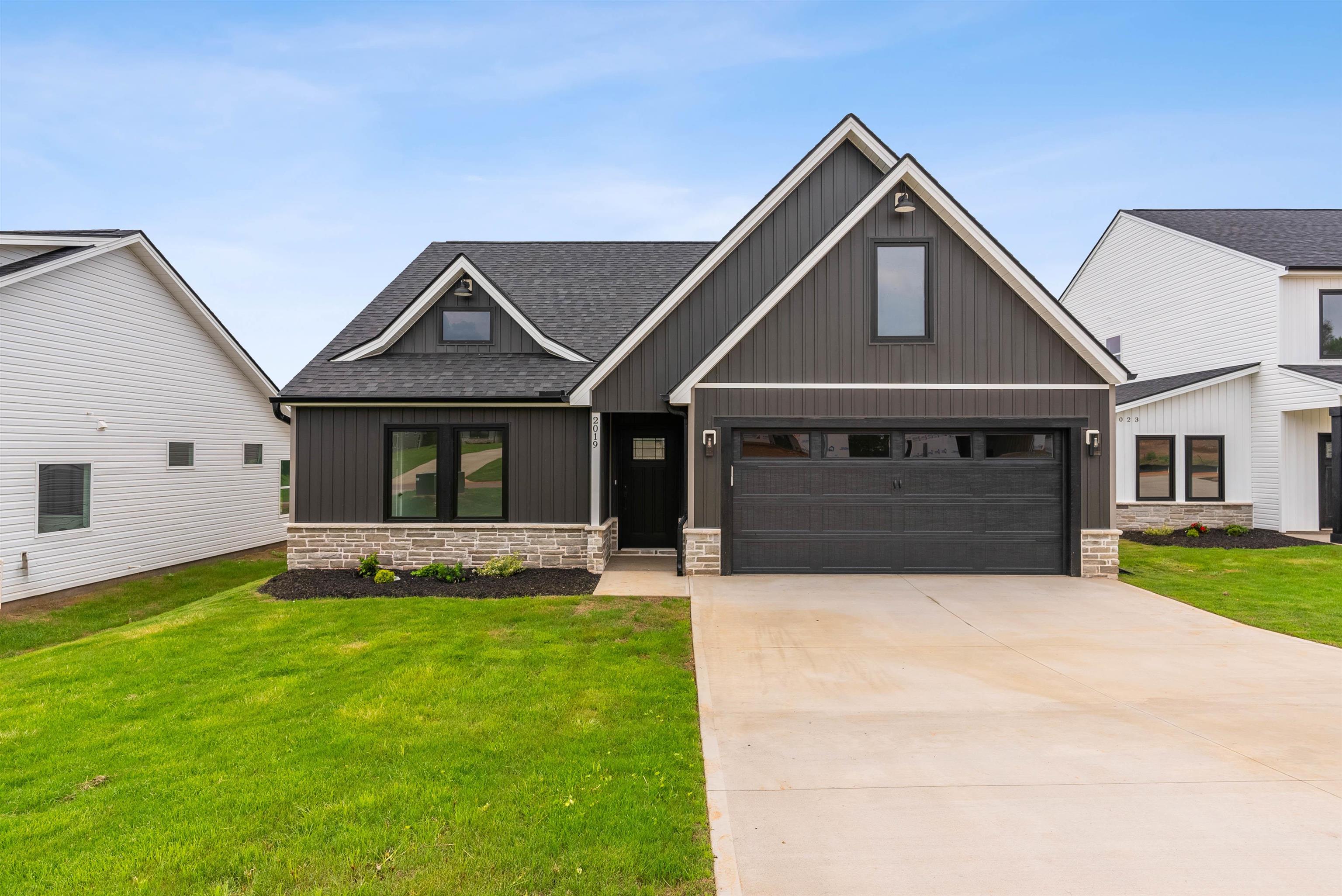 2019 Meadow Glen Court Property Photo 1