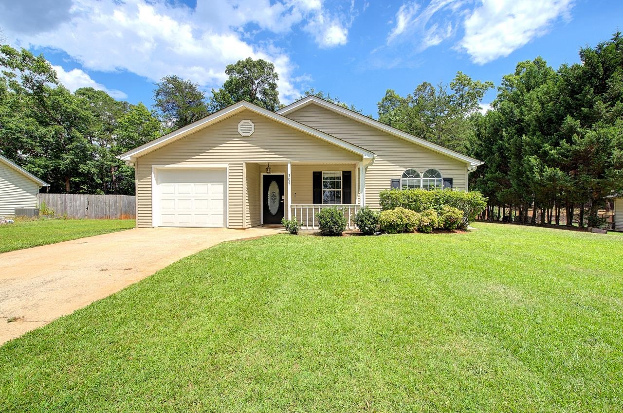 304 Maplewood Circle Property Photo 1