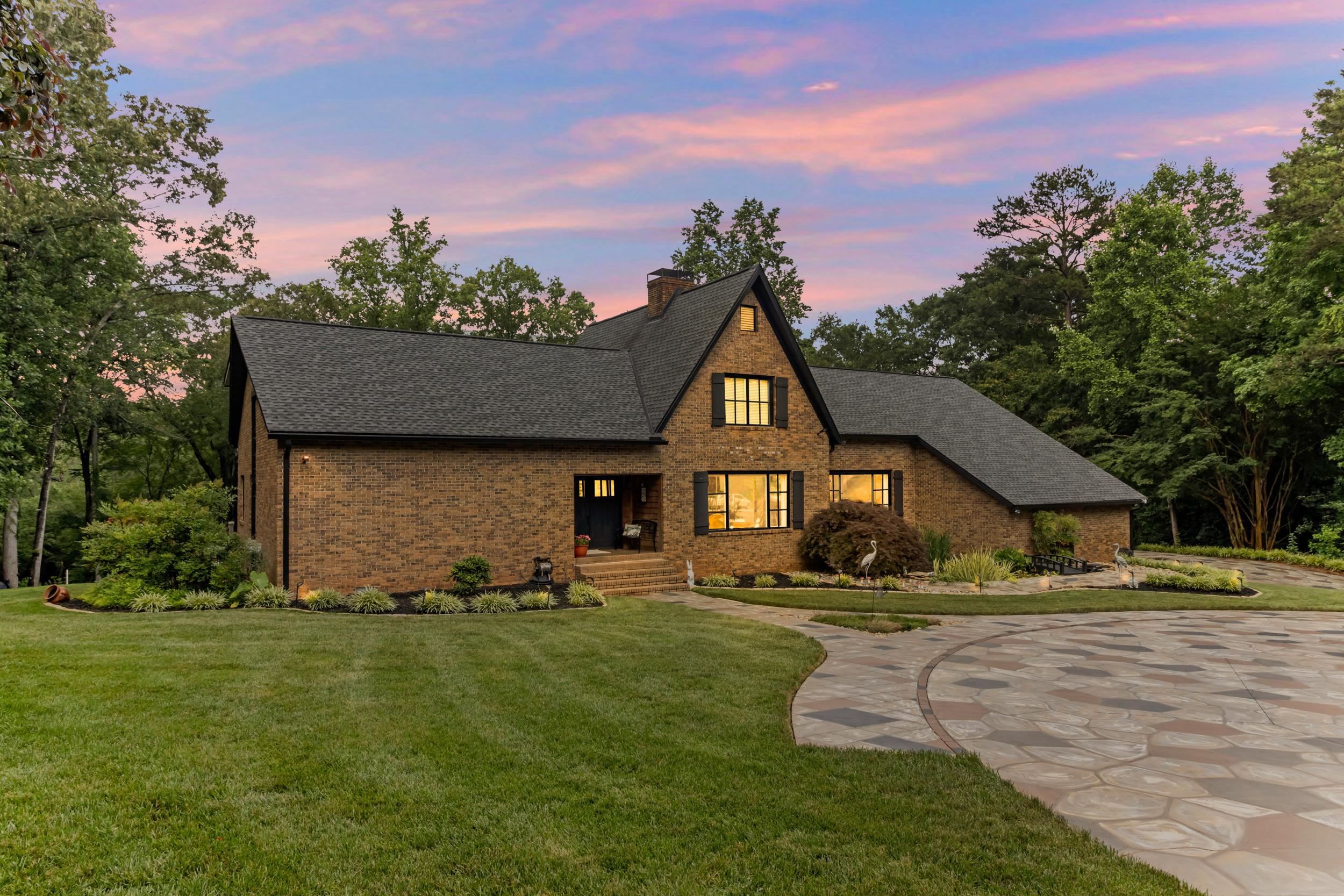 106 Riverbank Court Property Photo
