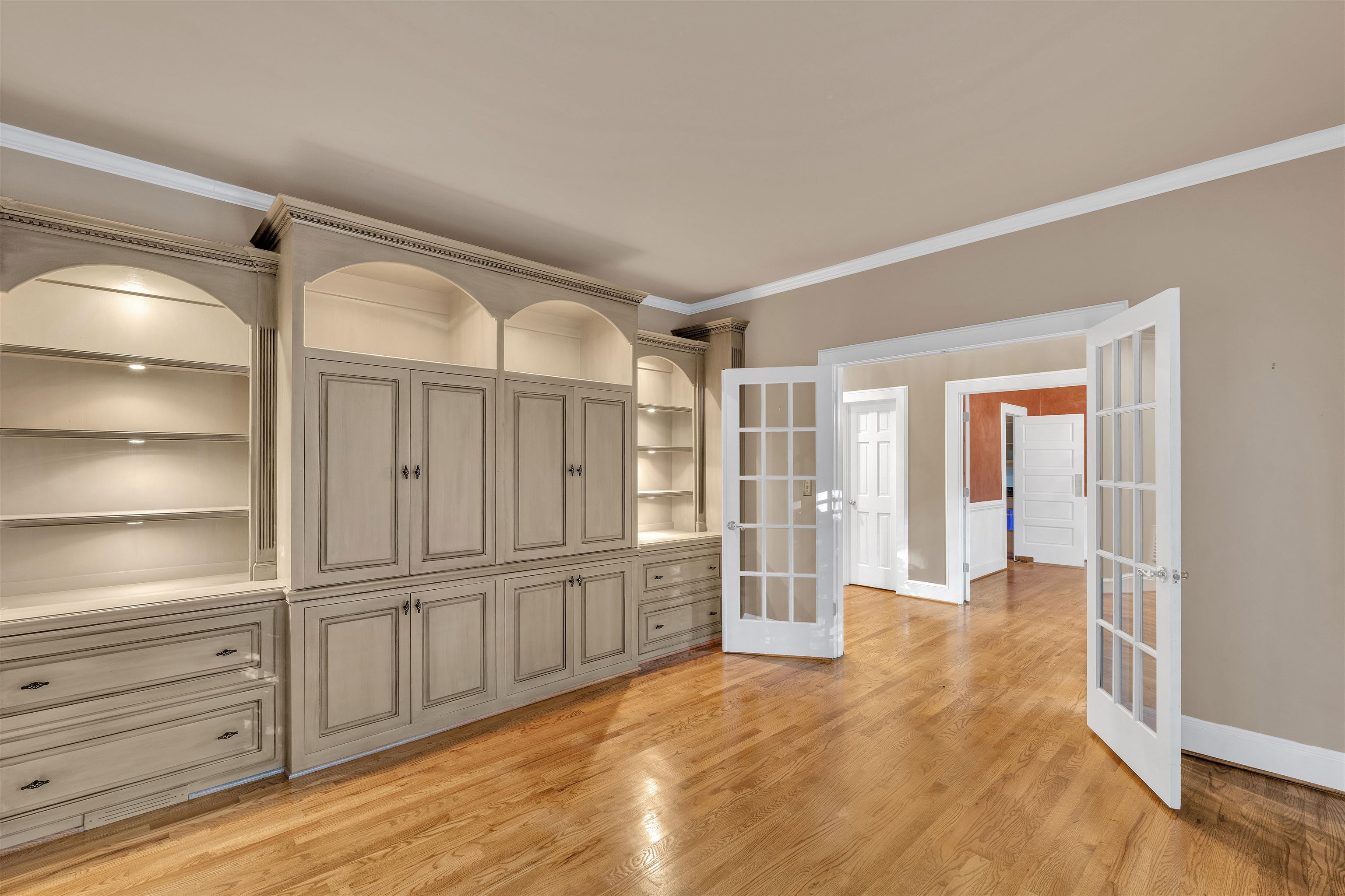 388 Pinehurst Drive Property Photo 4