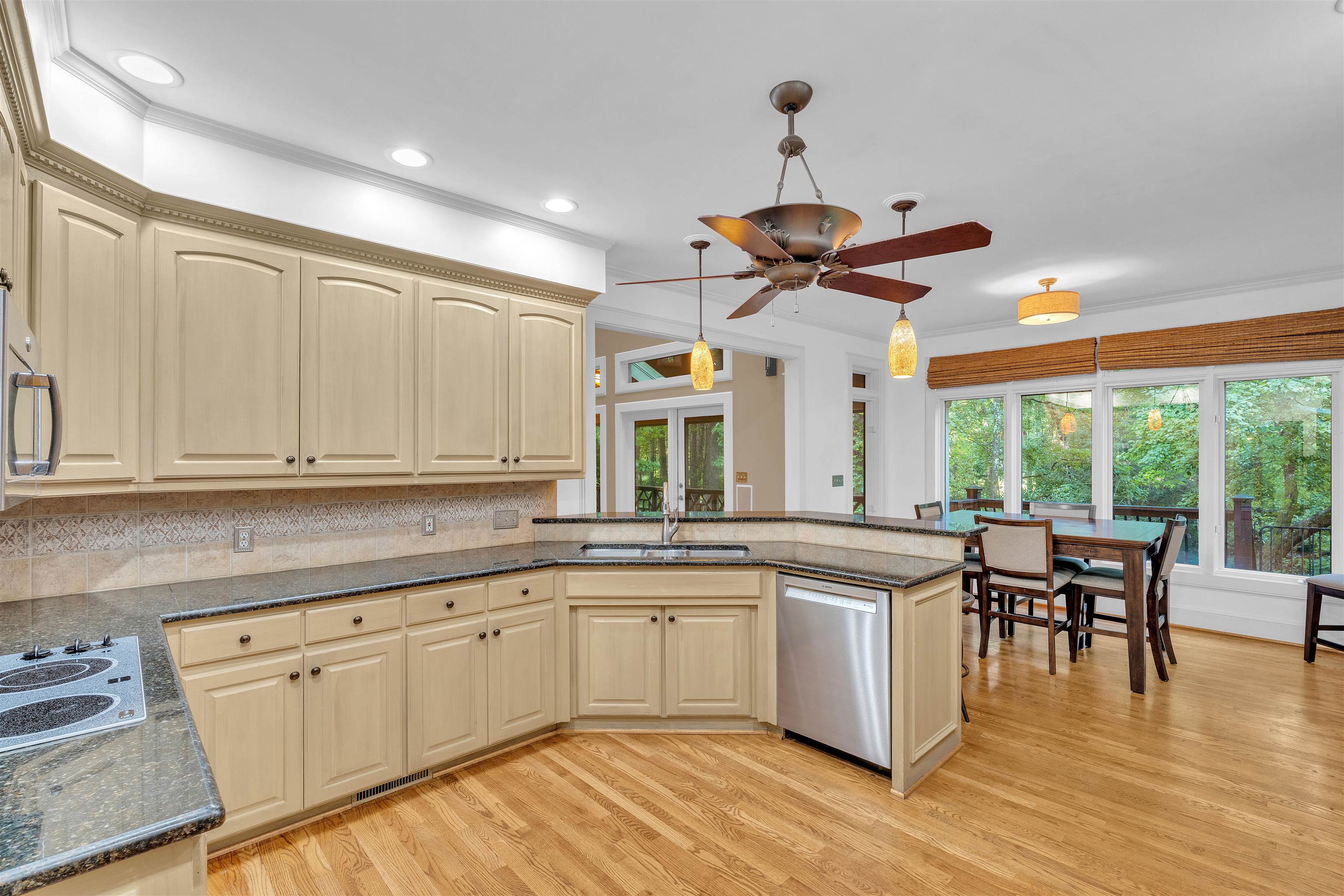 388 Pinehurst Drive Property Photo 33