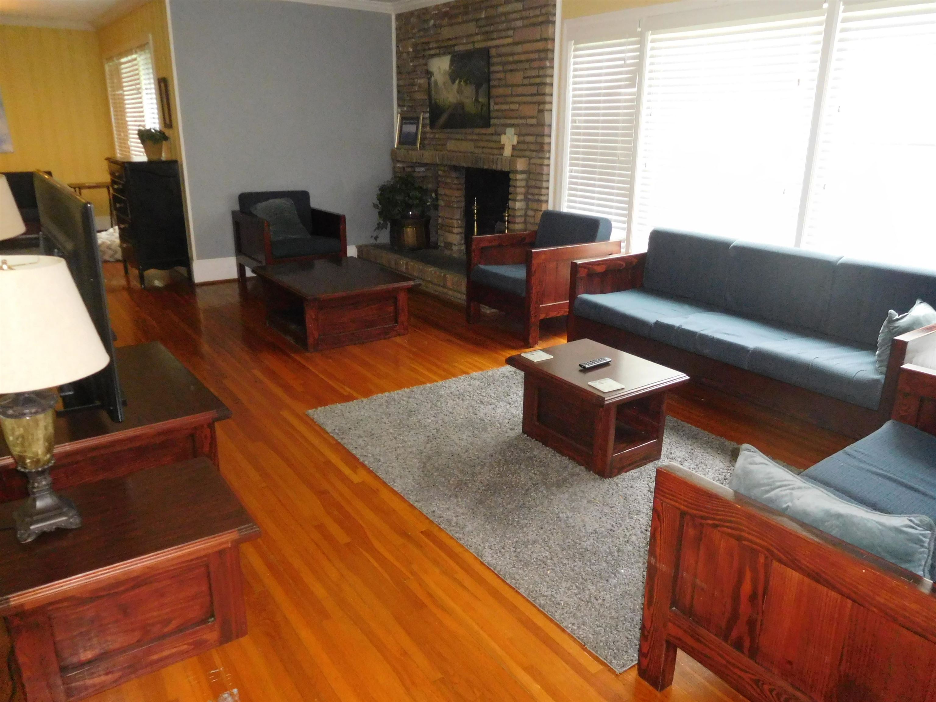 101 Lansdell Drive Drive Property Photo 2